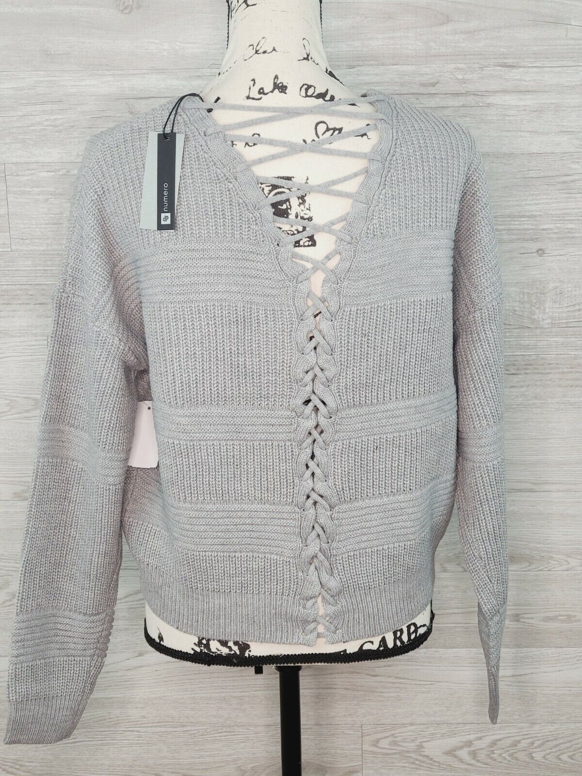 Numero Women's Light Gray Lace-up Long Sleeve Cropped V-Neck Sweater