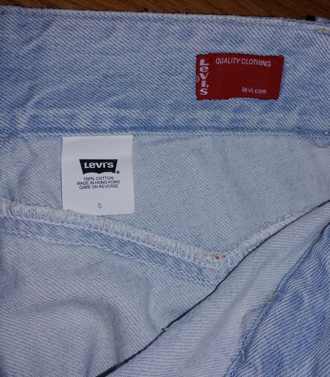 Vintage 90s Preloved Levis Juniors Light Wash Cherry Snaps Crop Denim Capri Jeans Size 5
