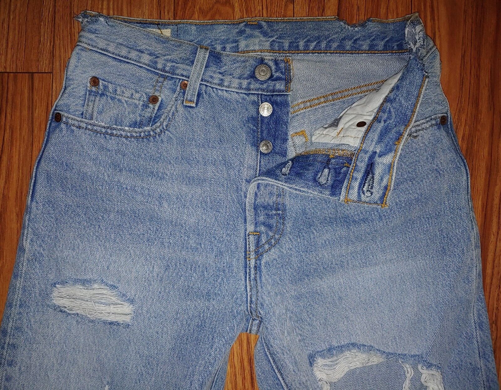 LEVIS 501 Preloved Women's High Rise Distressed Light Wash Destroyed Denim Jeans Size 26