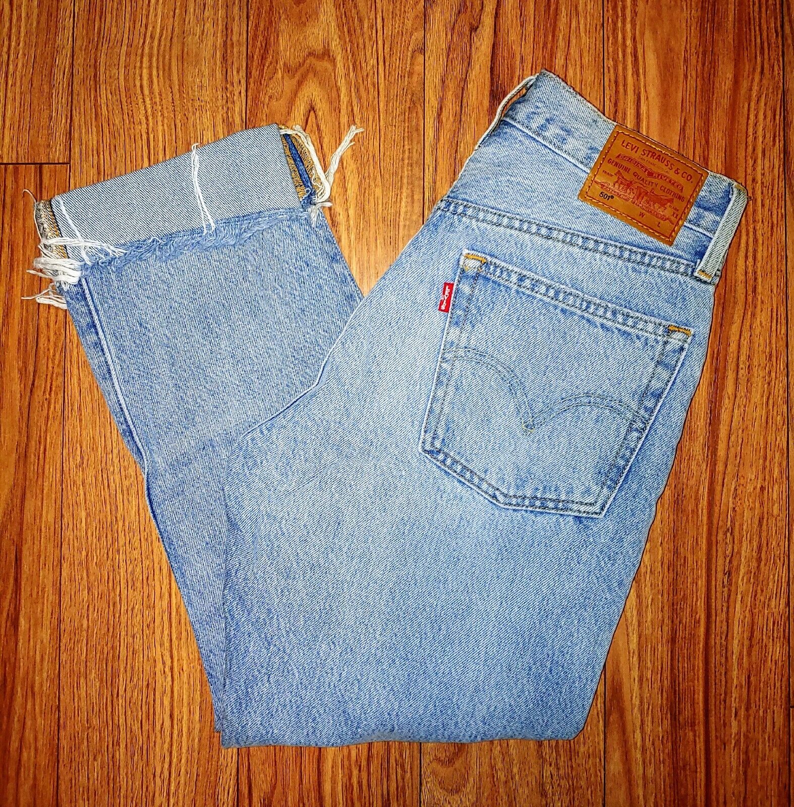 LEVIS 501 Preloved Women's High Rise Distressed Light Wash Destroyed Denim Jeans Size 26