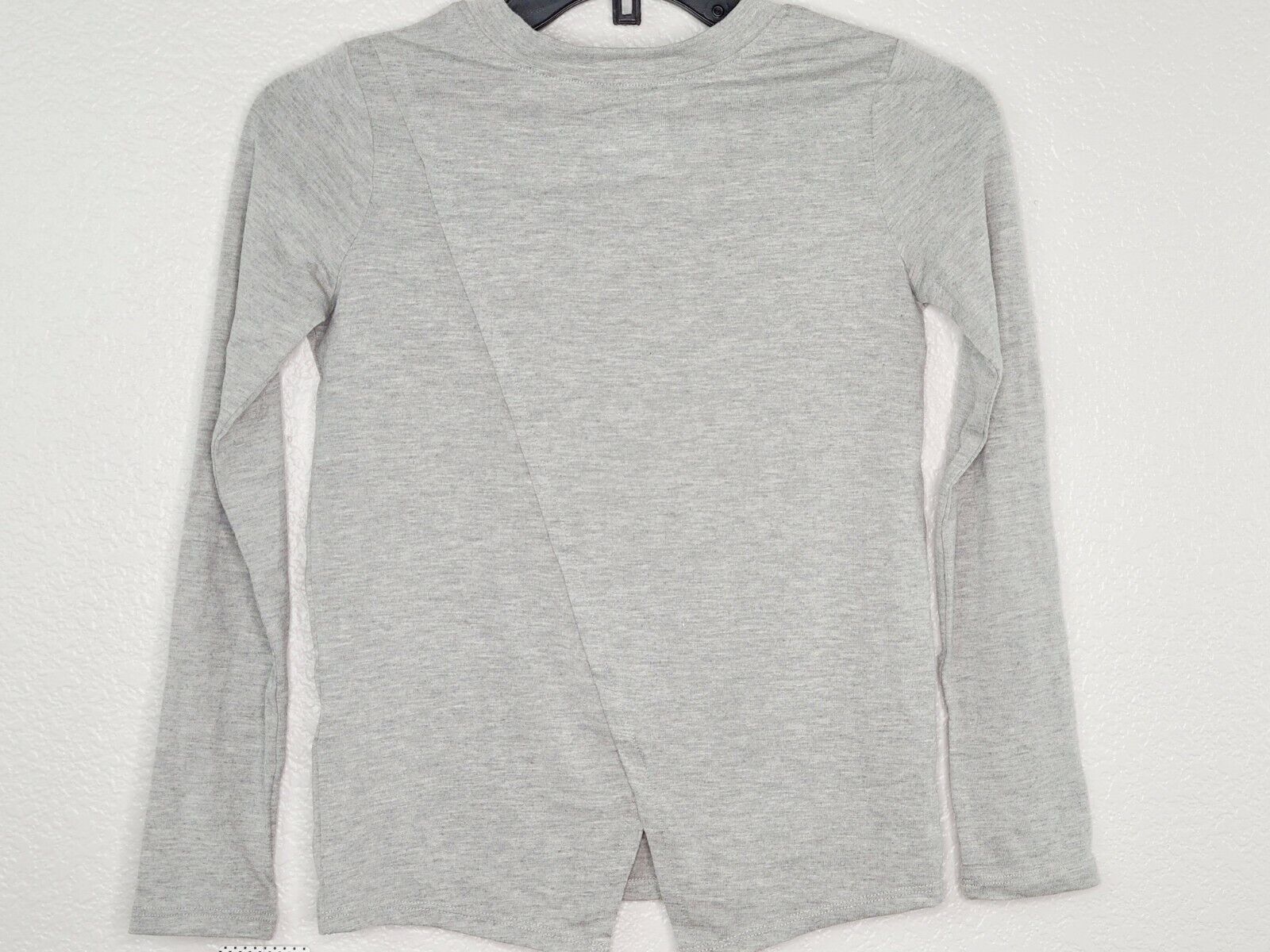 Umbro Girls Gray Crossover Back Long Sleeve Athletic Tee with Silver Graphic