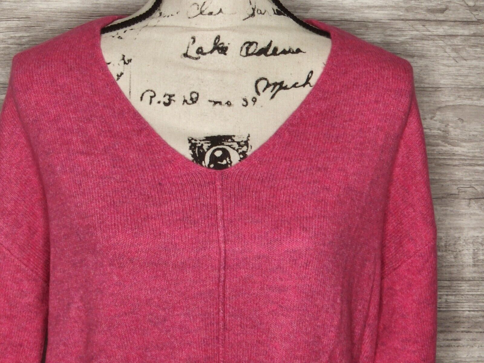 Vince Camuto Women's Paradox Pink Long Sleeve Lightweight V-Neck Sweater