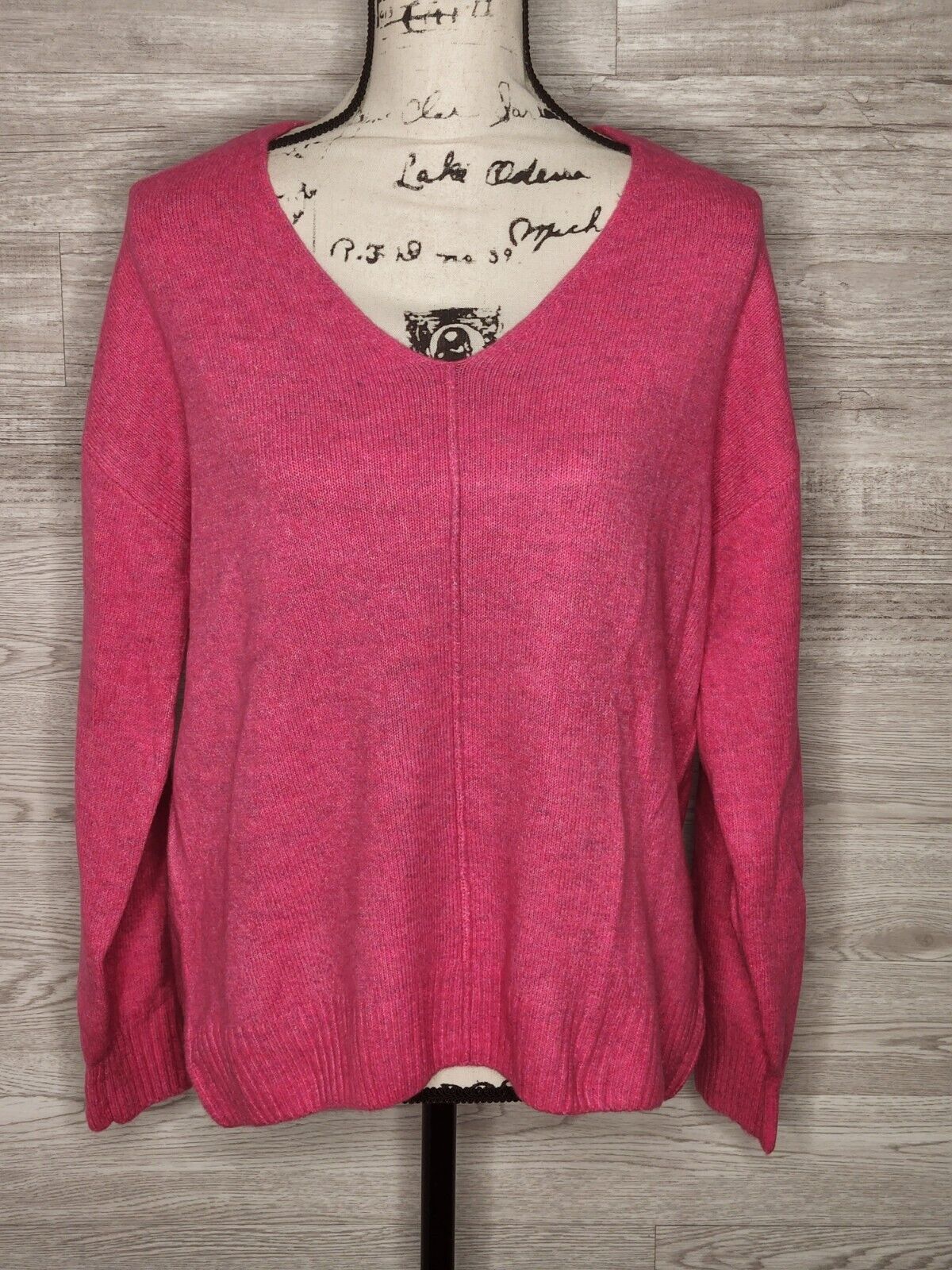 Vince Camuto Women's Paradox Pink Long Sleeve Lightweight V-Neck Sweater