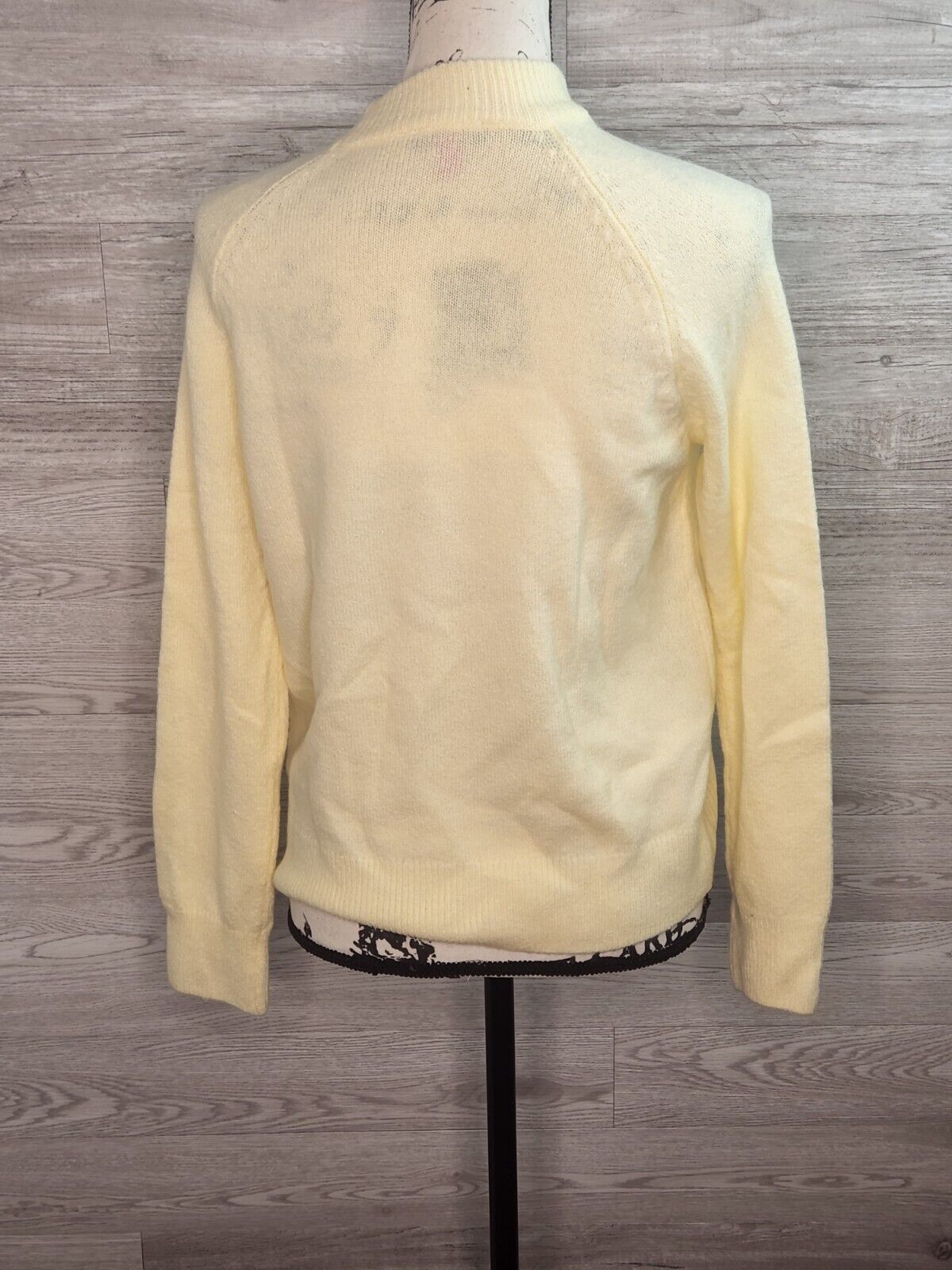 Vince Camuto Women's Yellow Long Sleeve Lightweight Mock Neck Sweater