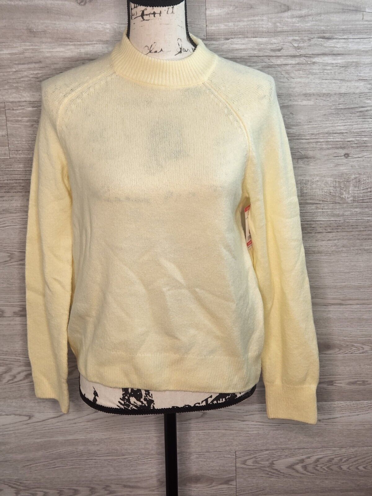 Vince Camuto Women's Yellow Long Sleeve Lightweight Mock Neck Sweater