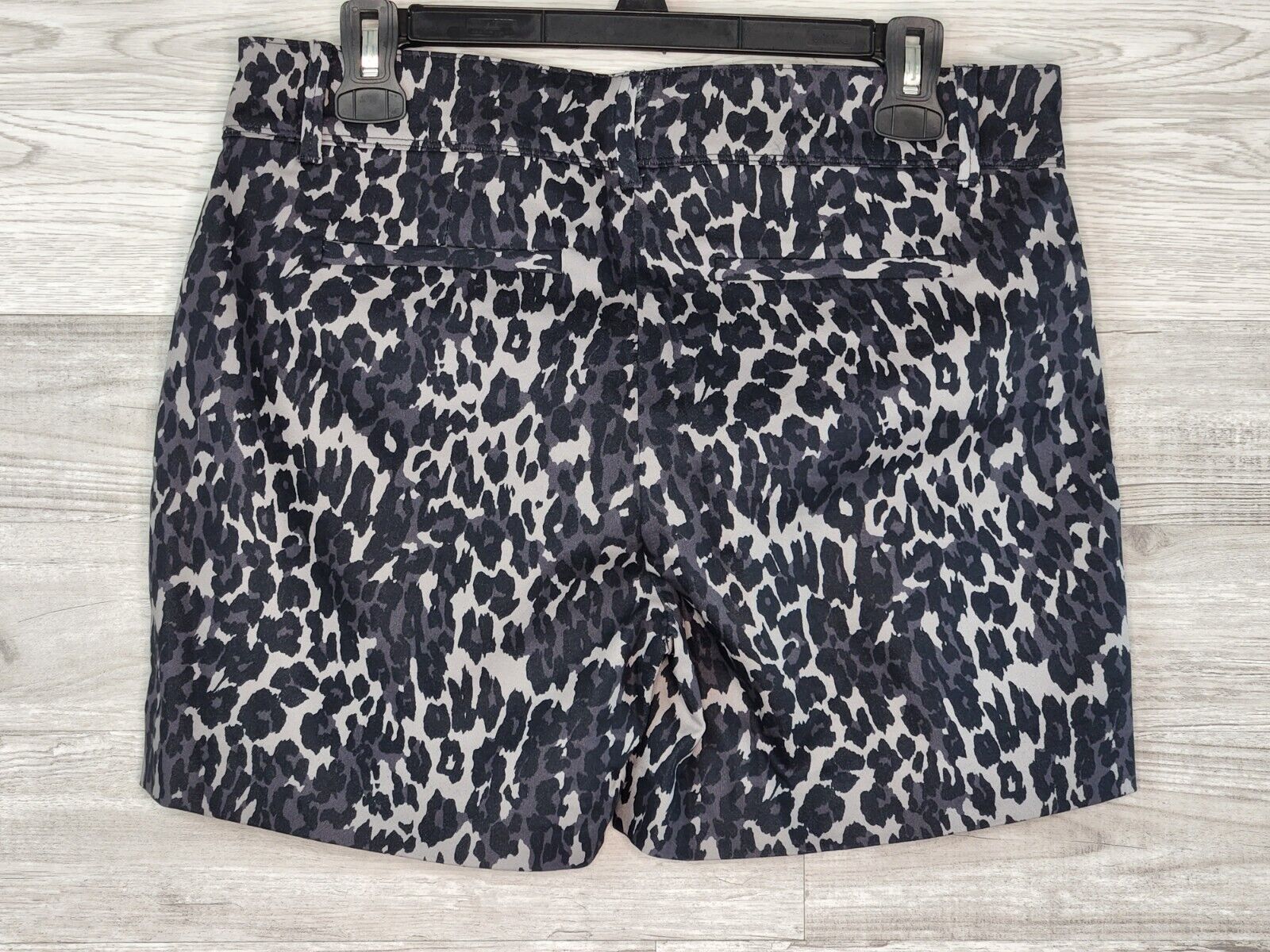 Isaac Mizrahi New York Women's Distressed Leopard Tailored 5" Inseam Short