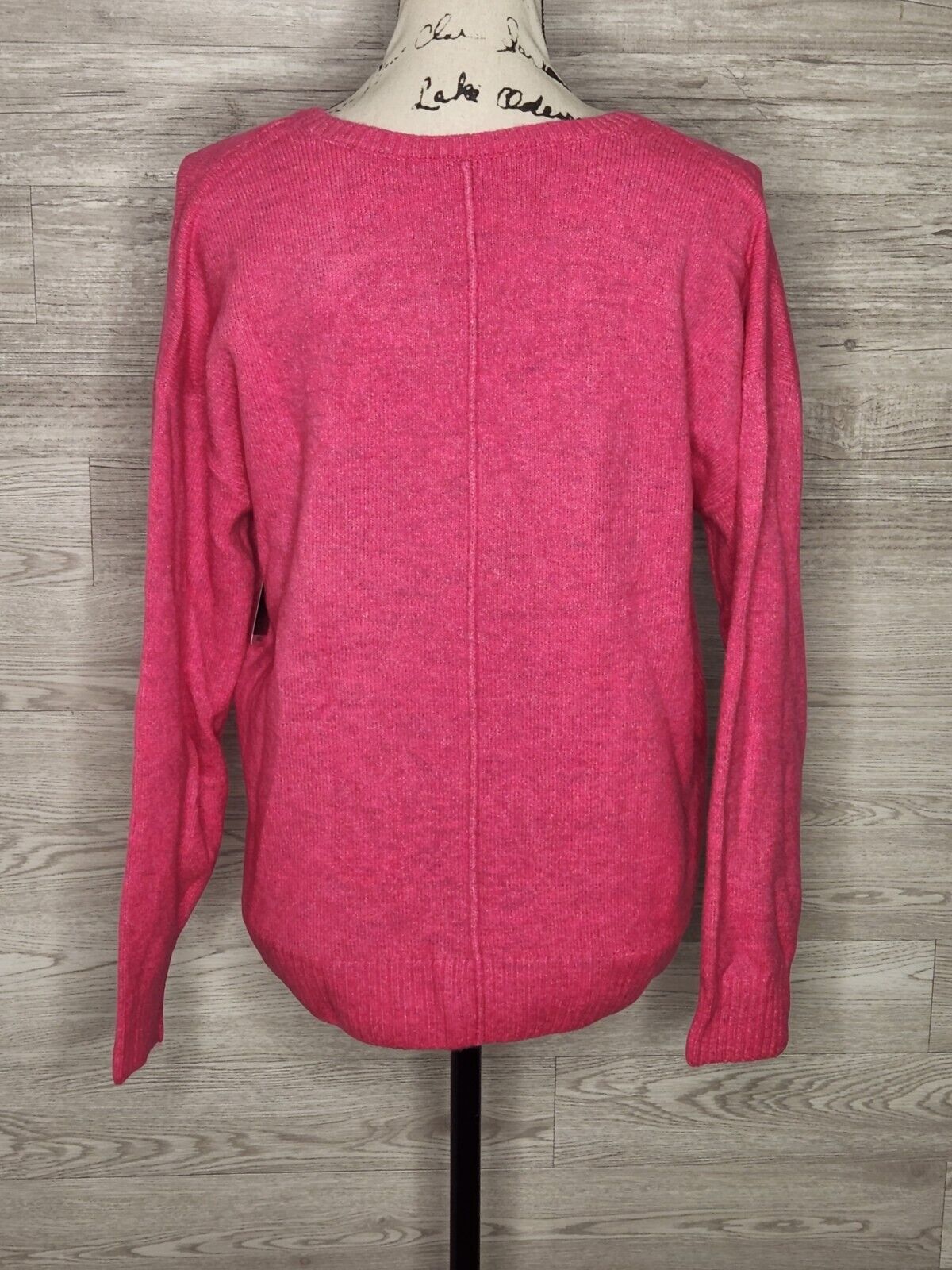 Vince Camuto Women's Paradox Pink Long Sleeve Lightweight V-Neck Sweater