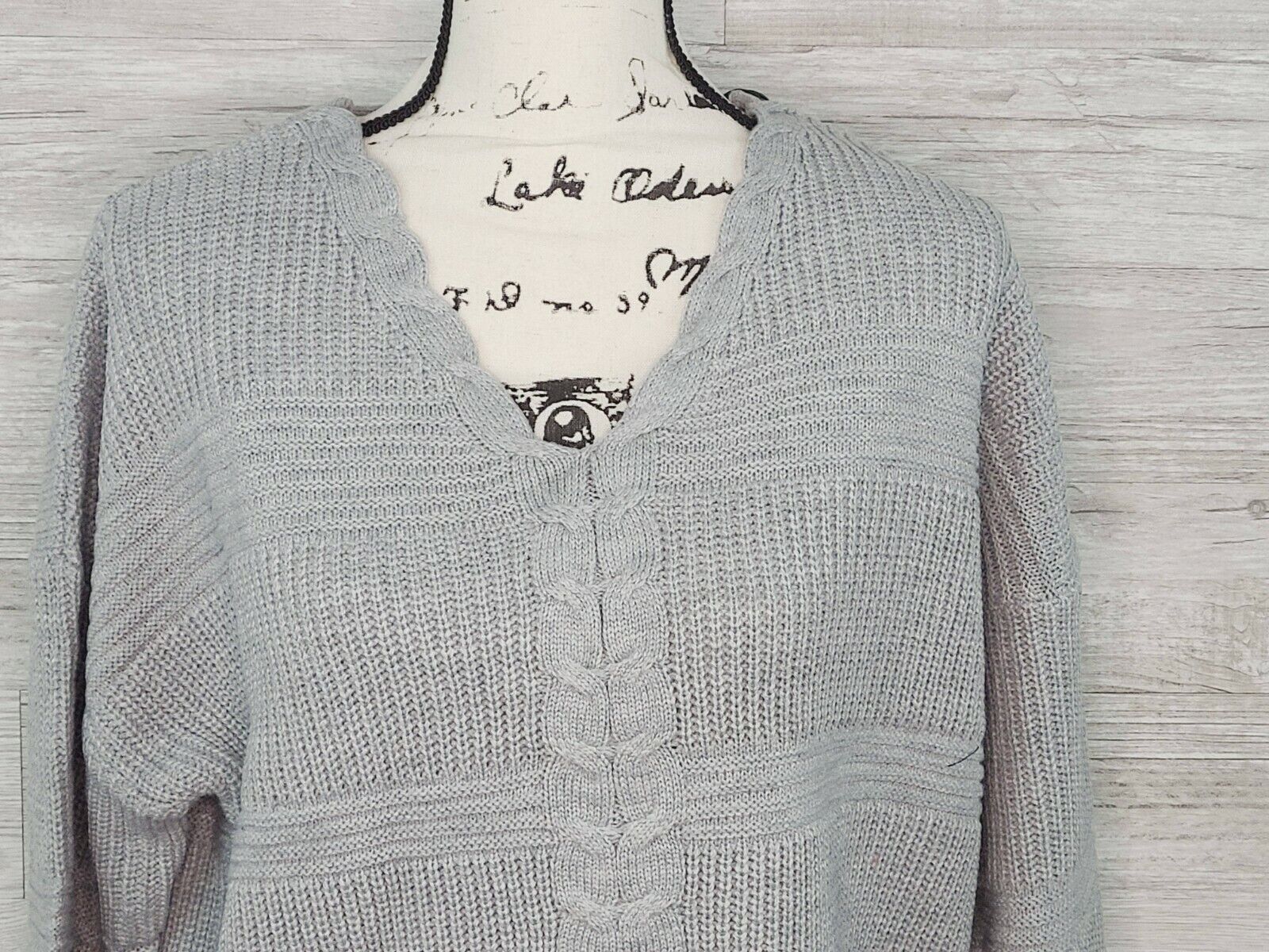 Numero Women's Light Gray Lace-up Long Sleeve Cropped V-Neck Sweater