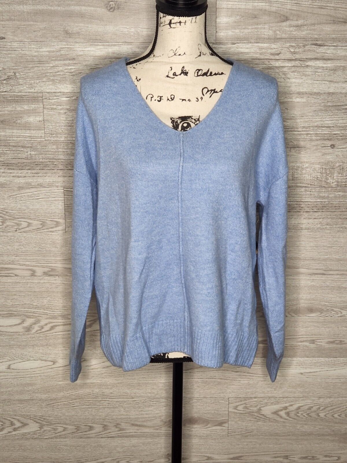 Vince Camuto Women's Marine Blue Long Sleeve Lightweight V-Neck Sweater