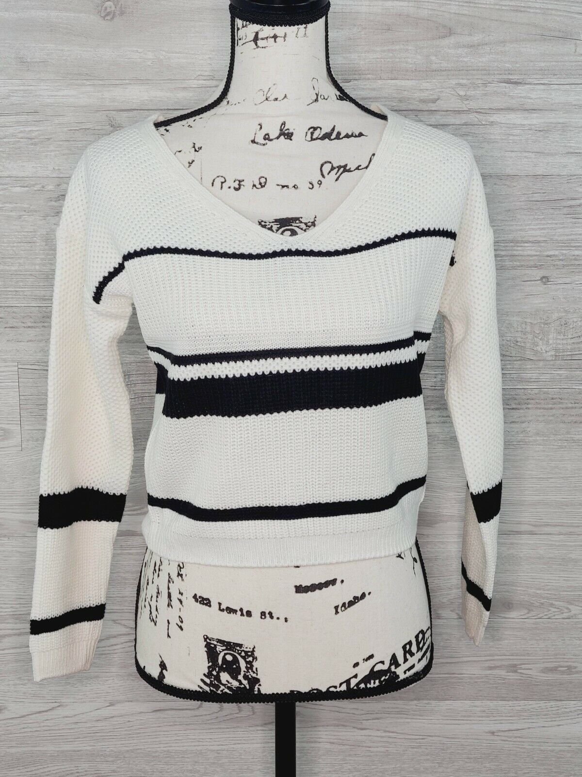 Numero Women's White & Black Striped Lace-up Long Sleeve V-Neck Sweater