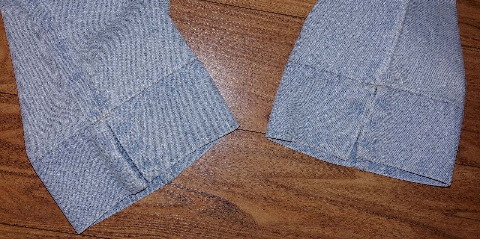 Vintage 90s Preloved Levis Juniors Light Wash Cherry Snaps Crop Denim Capri Jeans Size 5