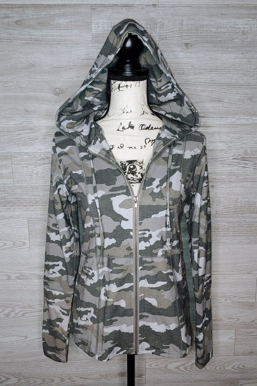 CHASER Army Camo Full Zip Fitted Hooded Sweatshirt with Thumb Holes Size Small