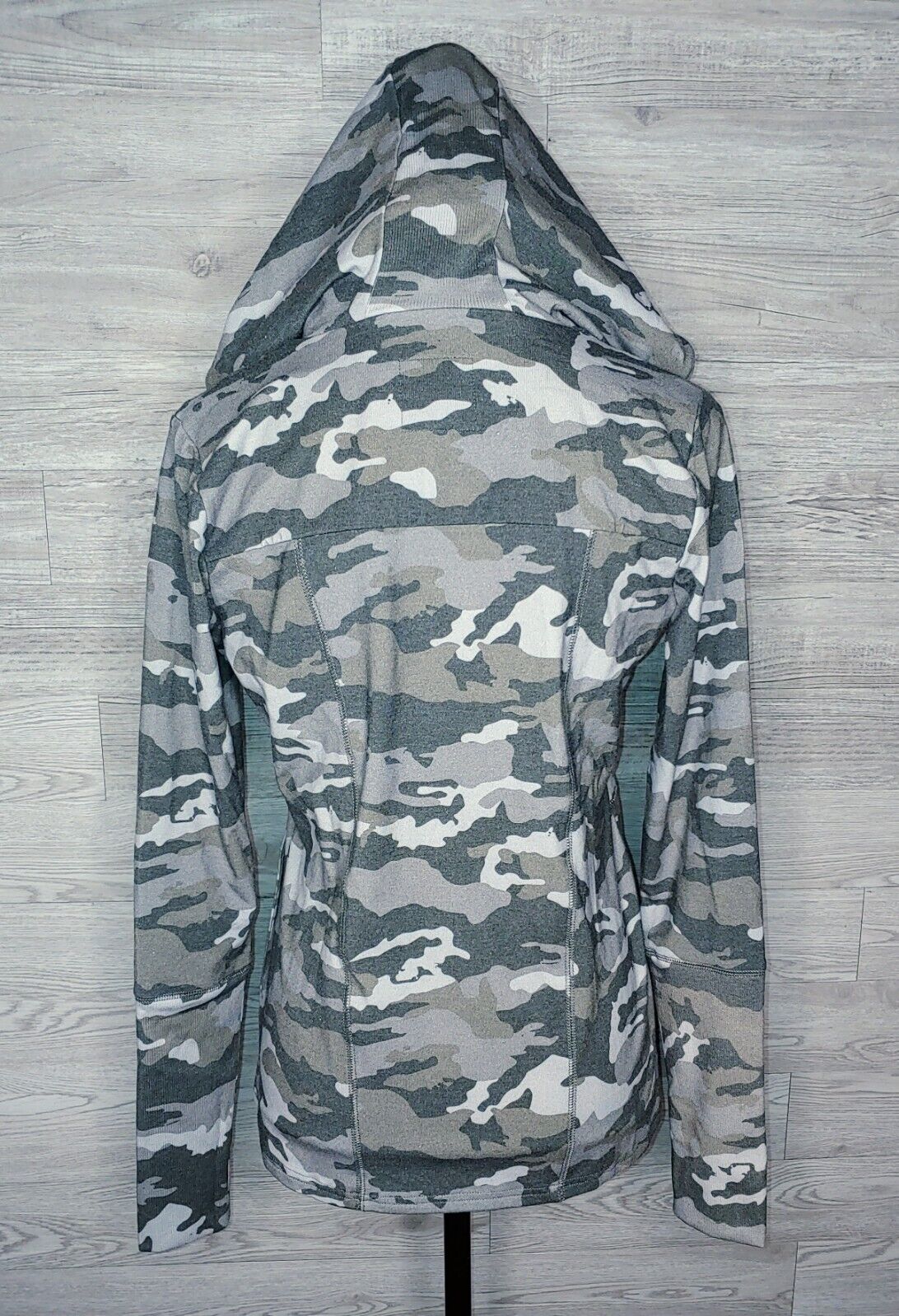 CHASER Army Camo Full Zip Fitted Hooded Sweatshirt with Thumb Holes Size Small