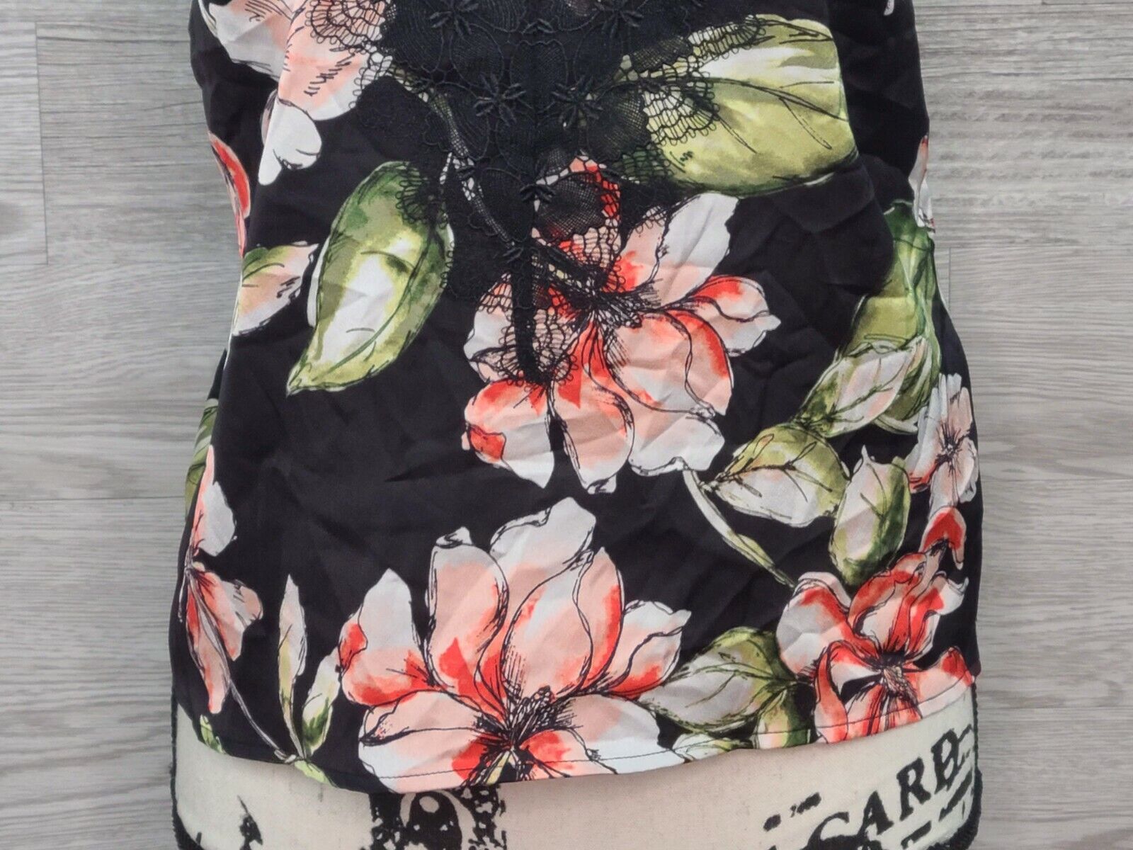 Guess Izabella Women's Black Lace-Trim Floral Print Tank Top Blouse Size XS