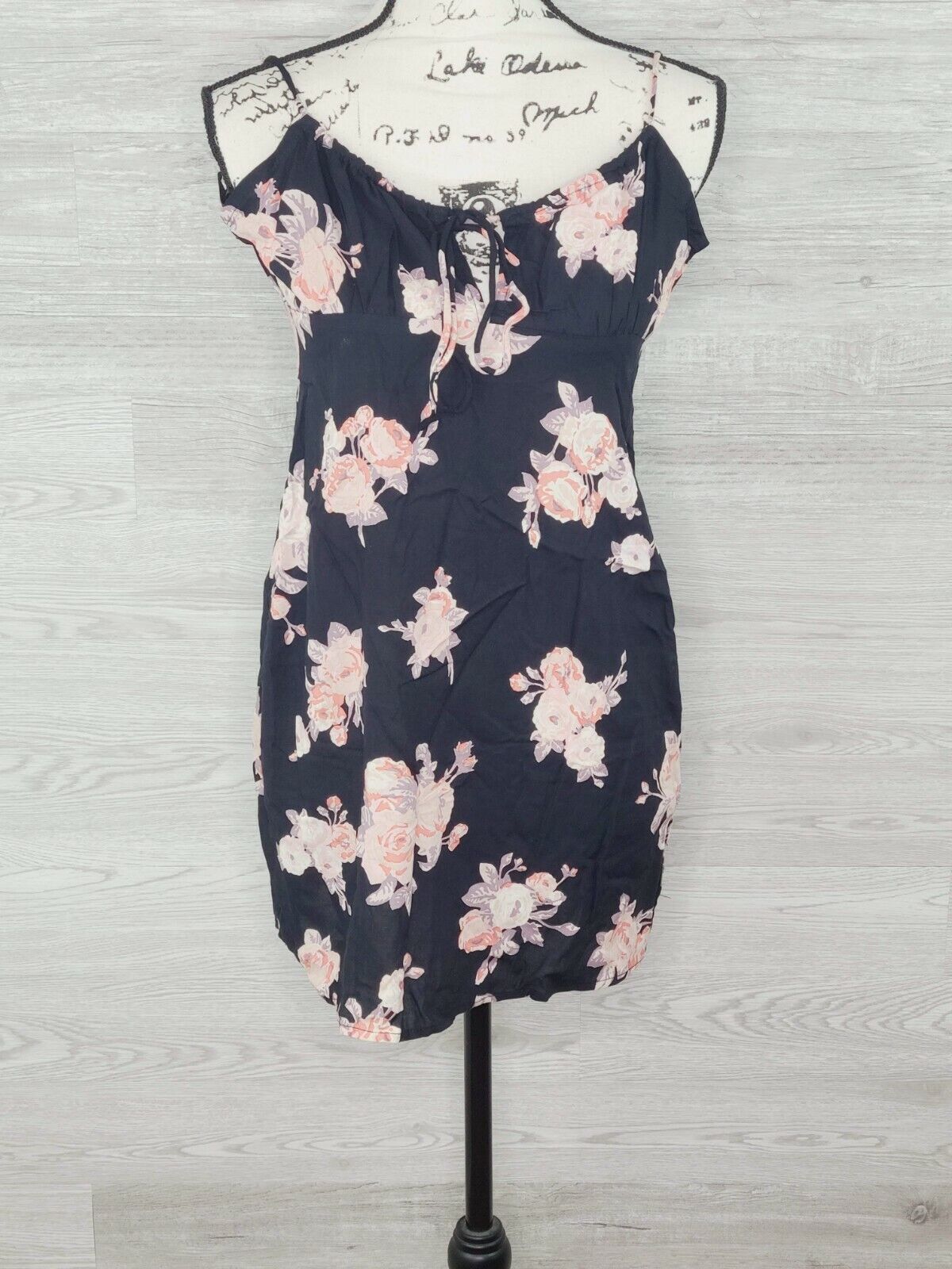 Motel PacSun Women's Black Short Gavel Floral Shift Dress Size XS