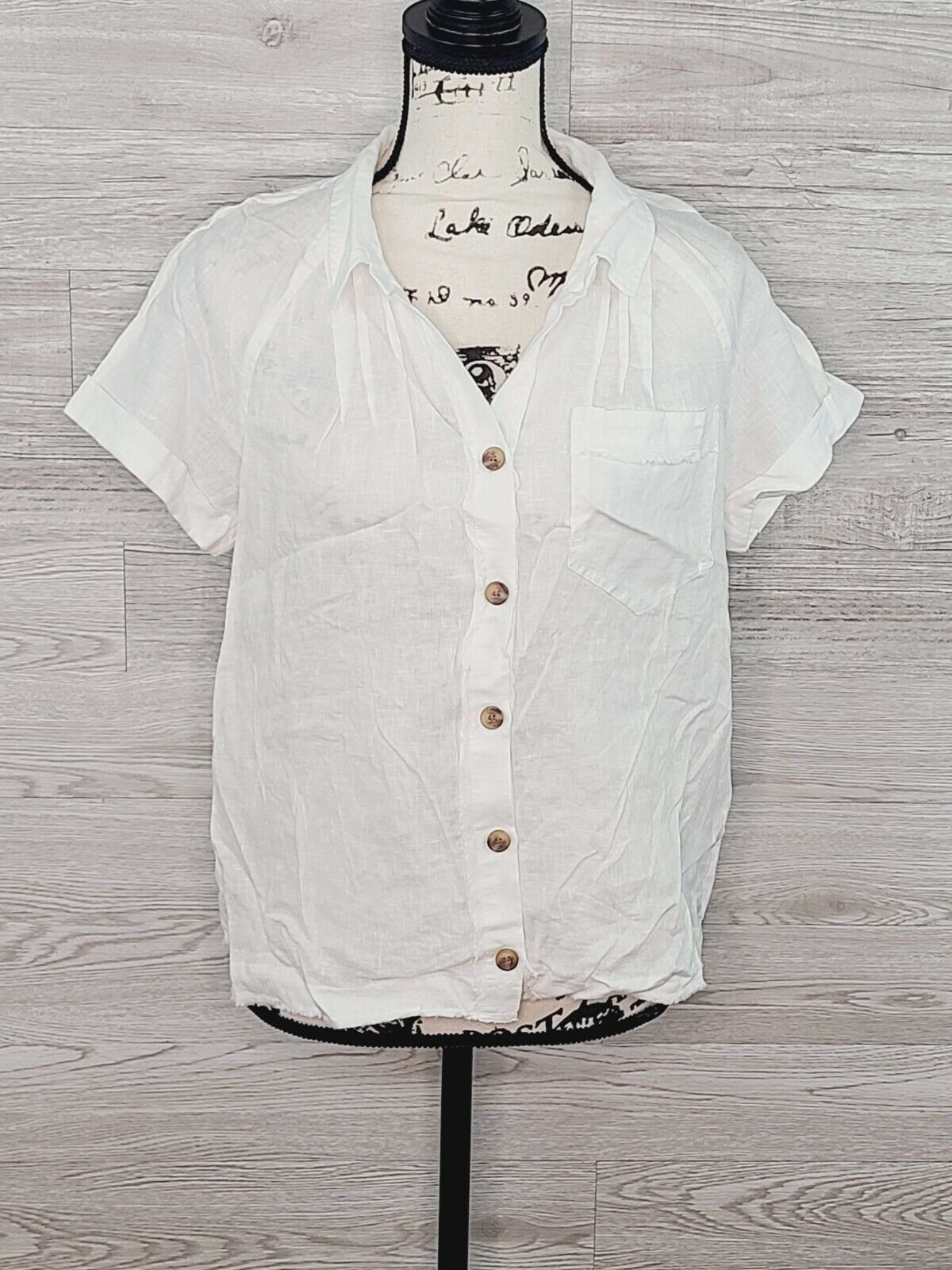 Vince Camuto Women's White Short Sleeve Button Down V-Neck Top Size Small