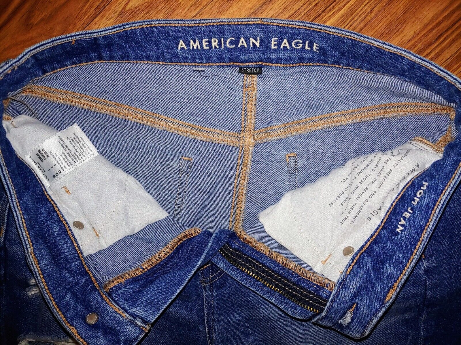 A&E American Eagle Distressed High Rise Medium Wash Denim Mom Jeans Size 6