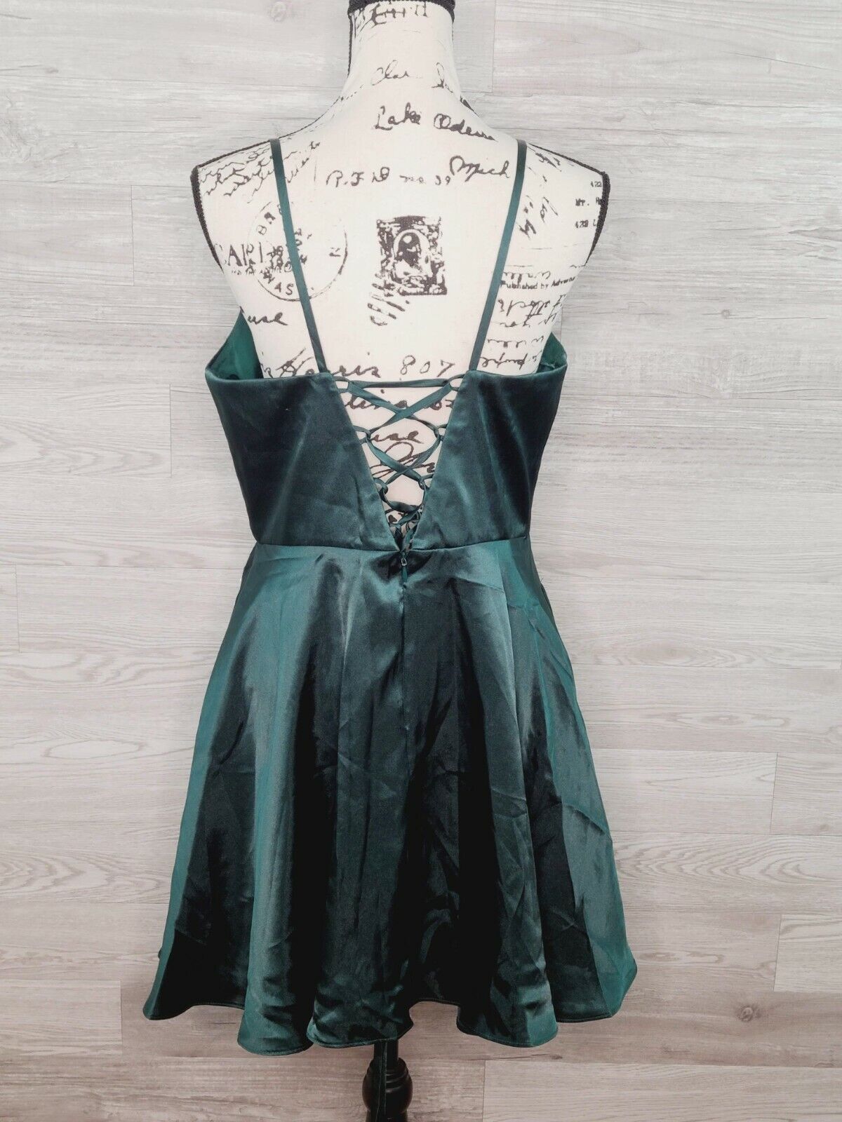 Blondie Nites Juniors' Green Padded V-Neck Lace-up-Back Satin Dress Size 11