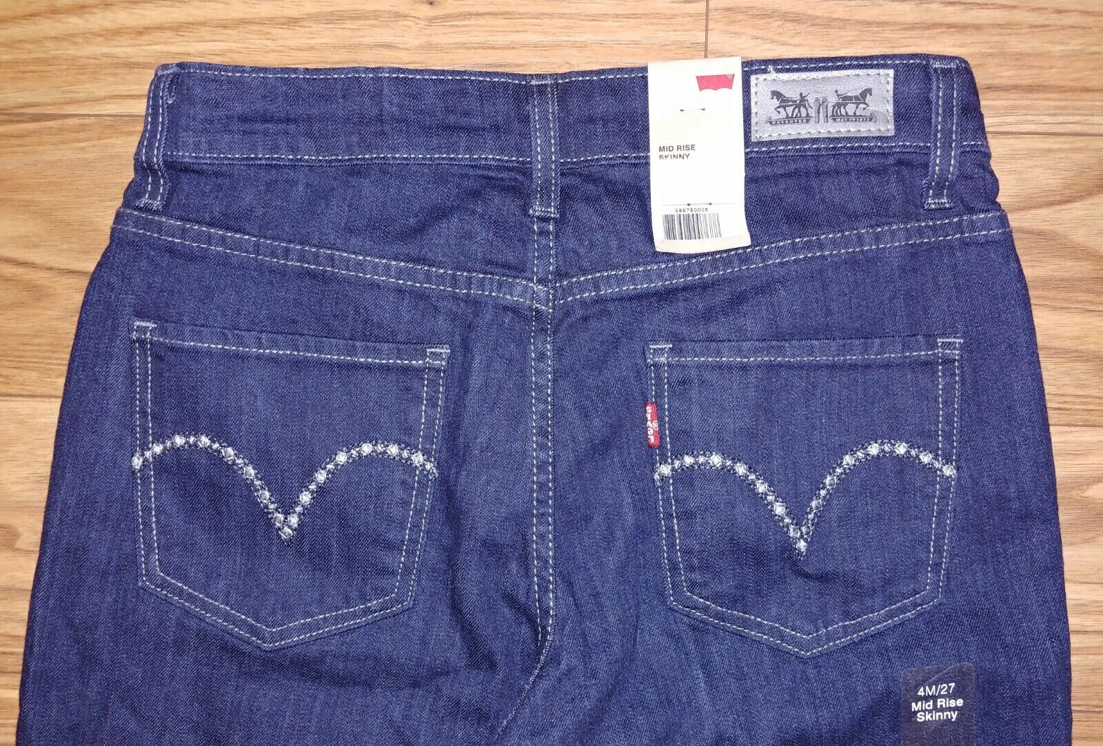 LEVIS Mid Rise Skinny Dark Wash Metallic Embroidered Pockets Size 4 (27)