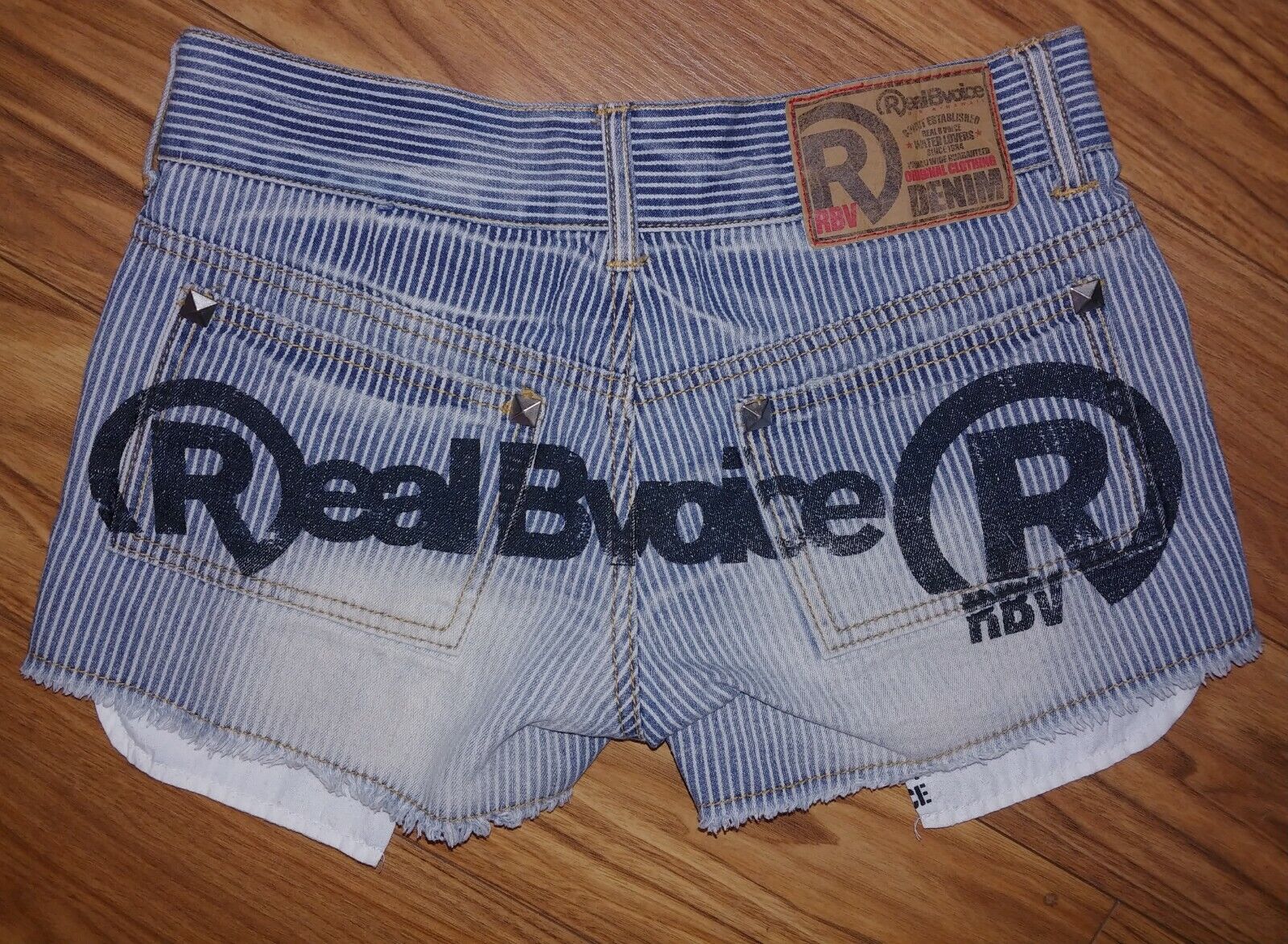 RealBvoice Preloved Women's Pinstripe Distressed Frayed Denim Jean Shorts Size Medium