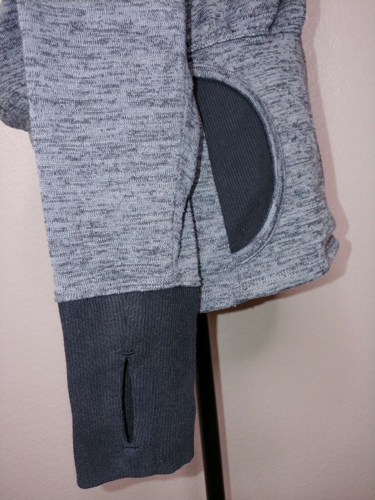 Athleta Preloved Batwing and Robin Marled Grey Athleisure Hooded Long Sleeve Shirt Size Small