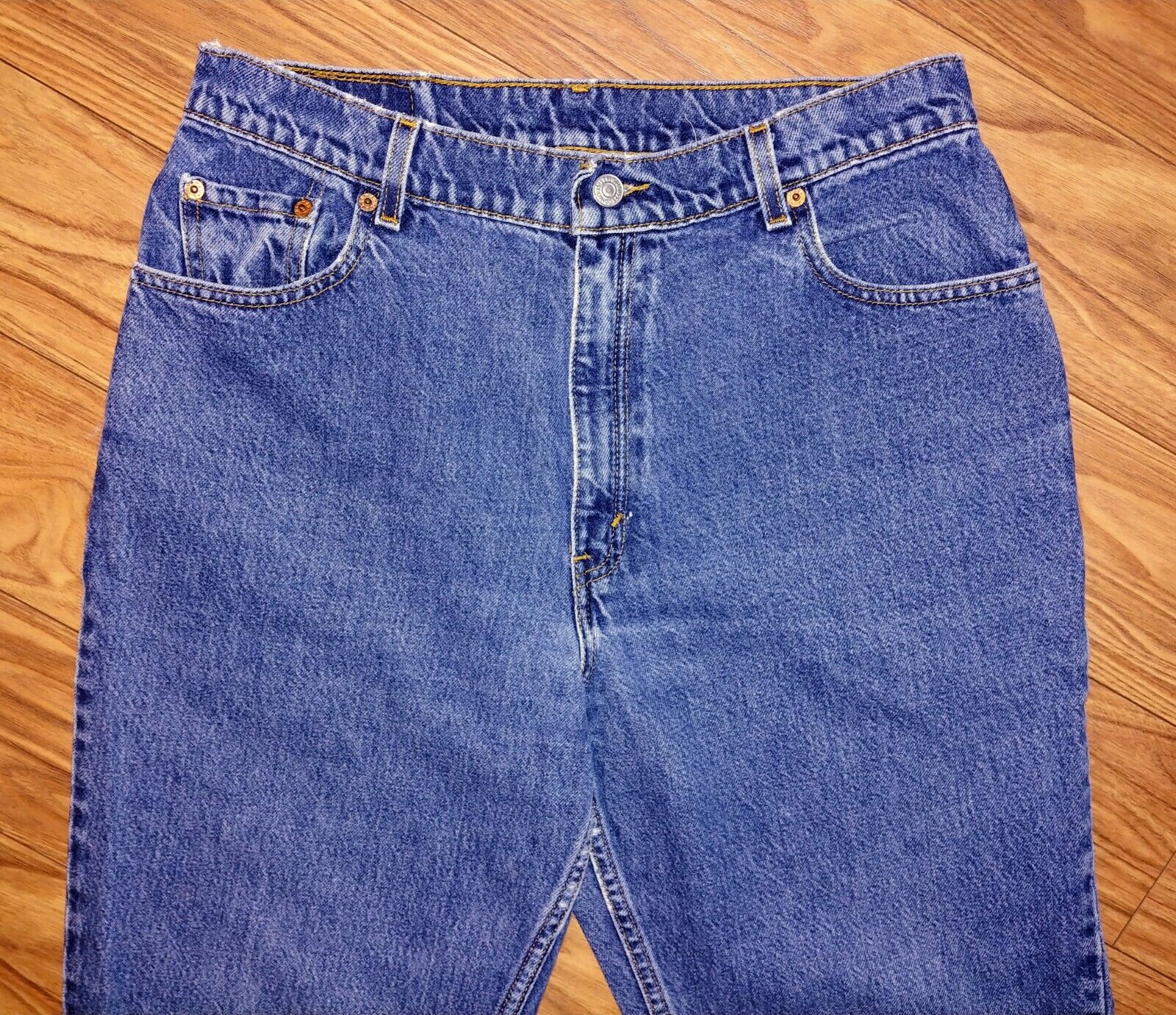 VINTAGE Preloved Levi's 550 High Rise Relaxed Fit Tapered Leg Denim Size 14M