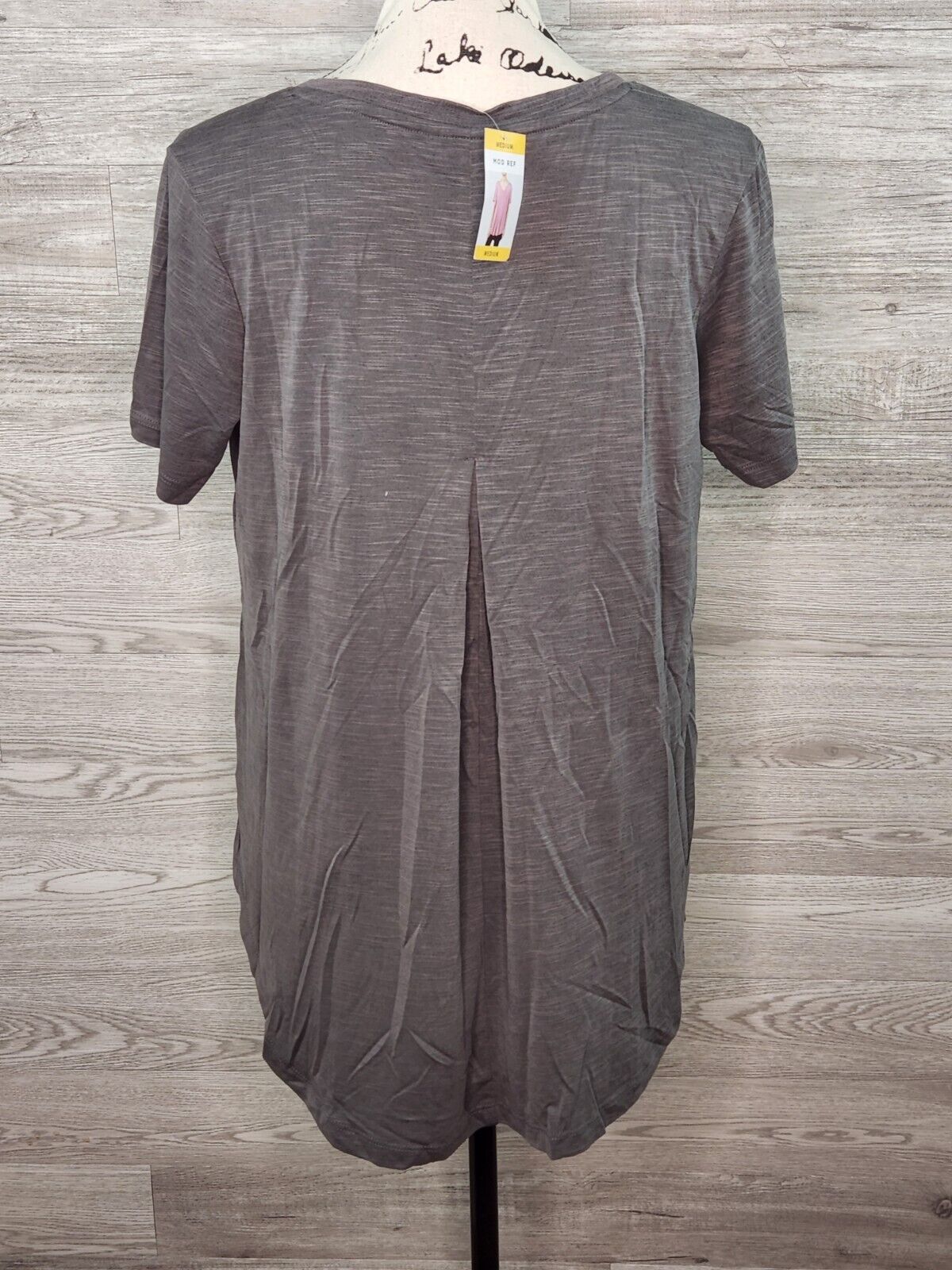 Mod Ref Women's Dark Gray Short Sleeve Relaxed V-Neck Tee Size Medium