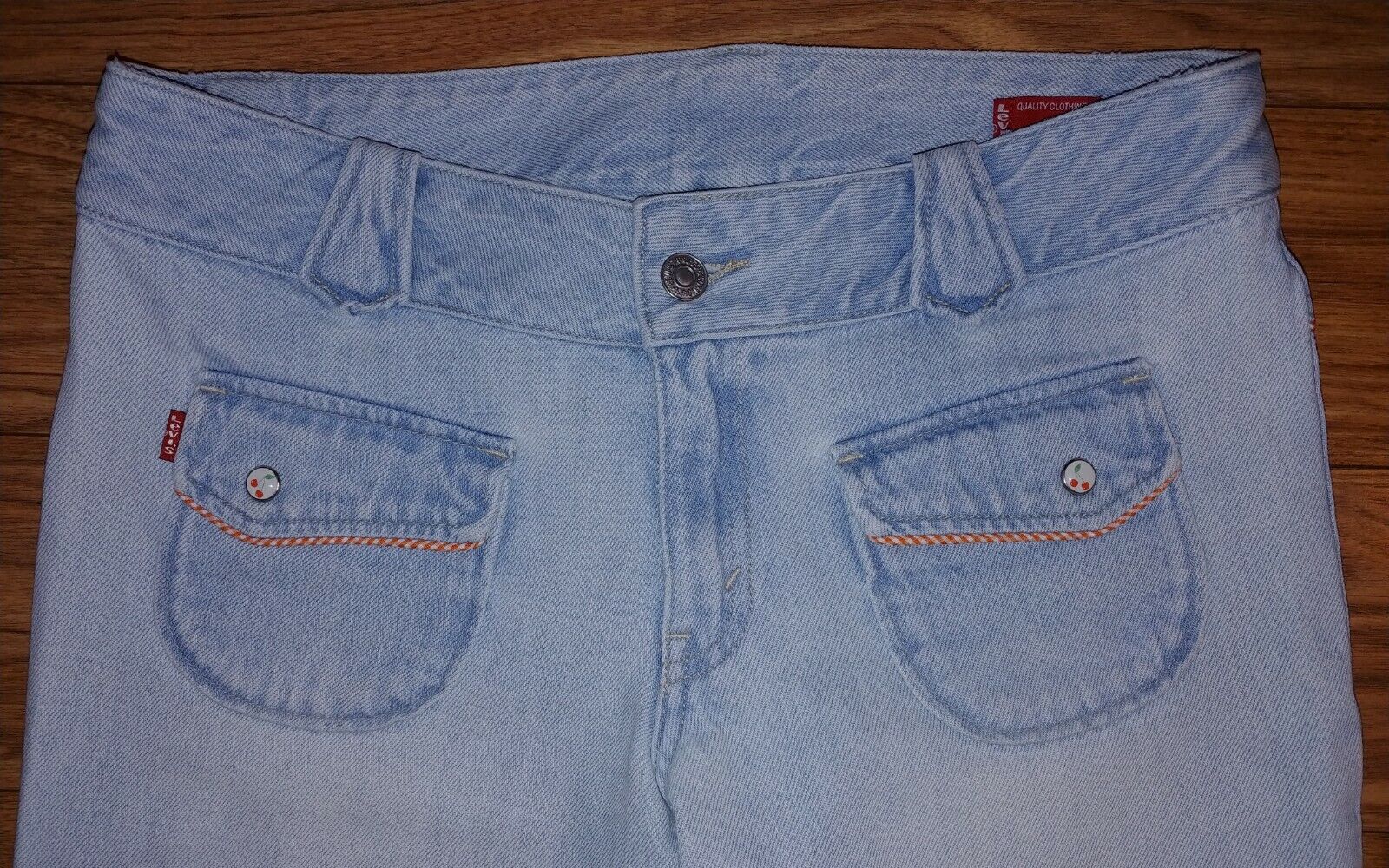 Vintage 90s Preloved Levis Juniors Light Wash Cherry Snaps Crop Denim Capri Jeans Size 5