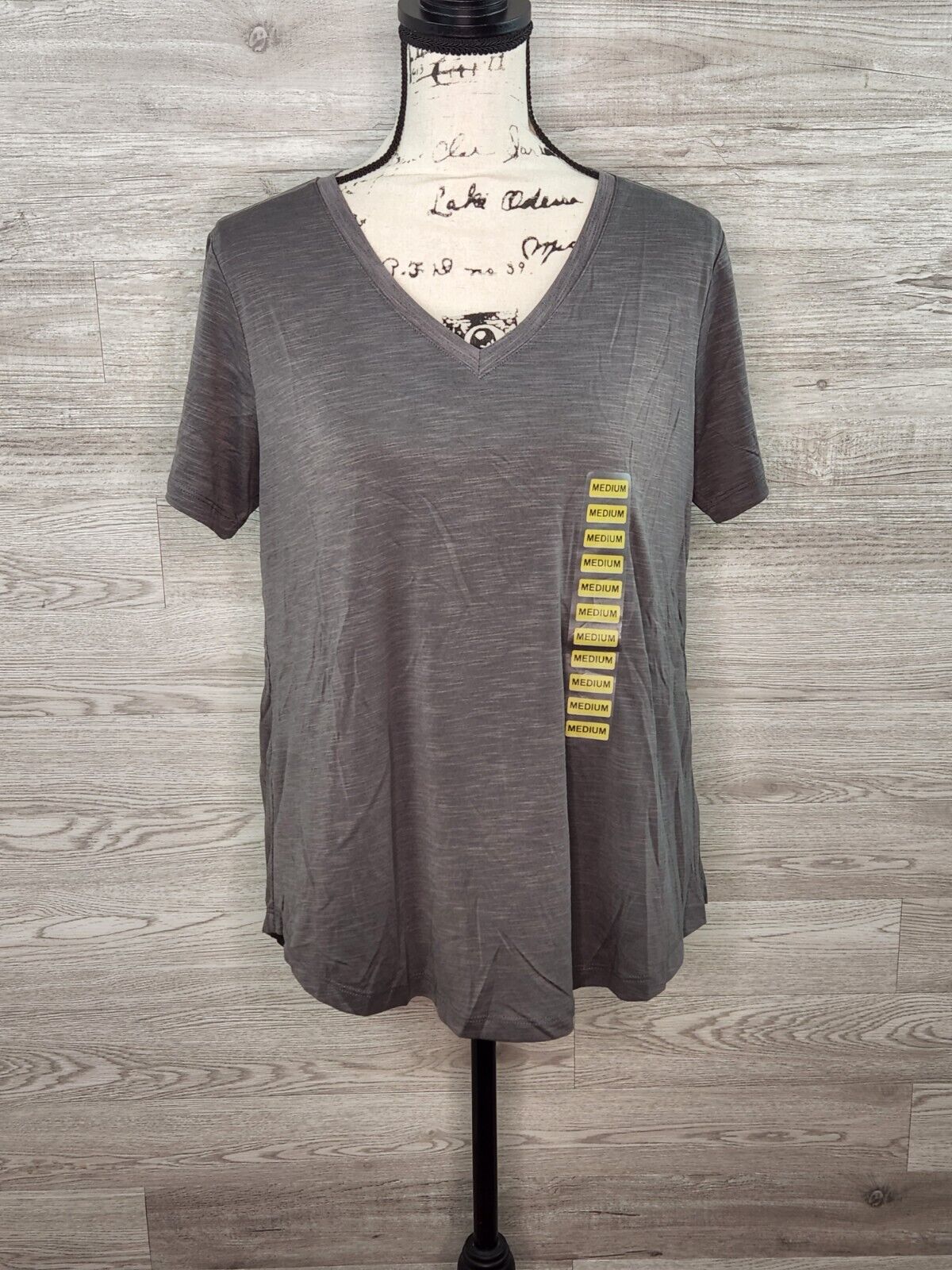 Mod Ref Women's Dark Gray Short Sleeve Relaxed V-Neck Tee Size Medium