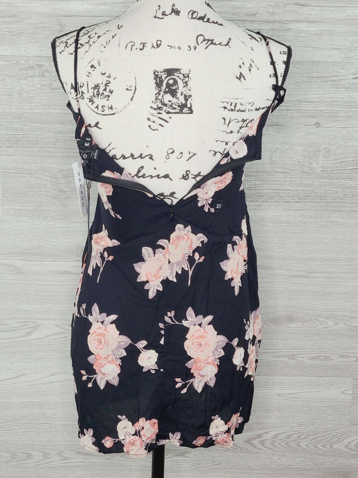 Motel PacSun Women's Black Short Gavel Floral Shift Dress Size XS