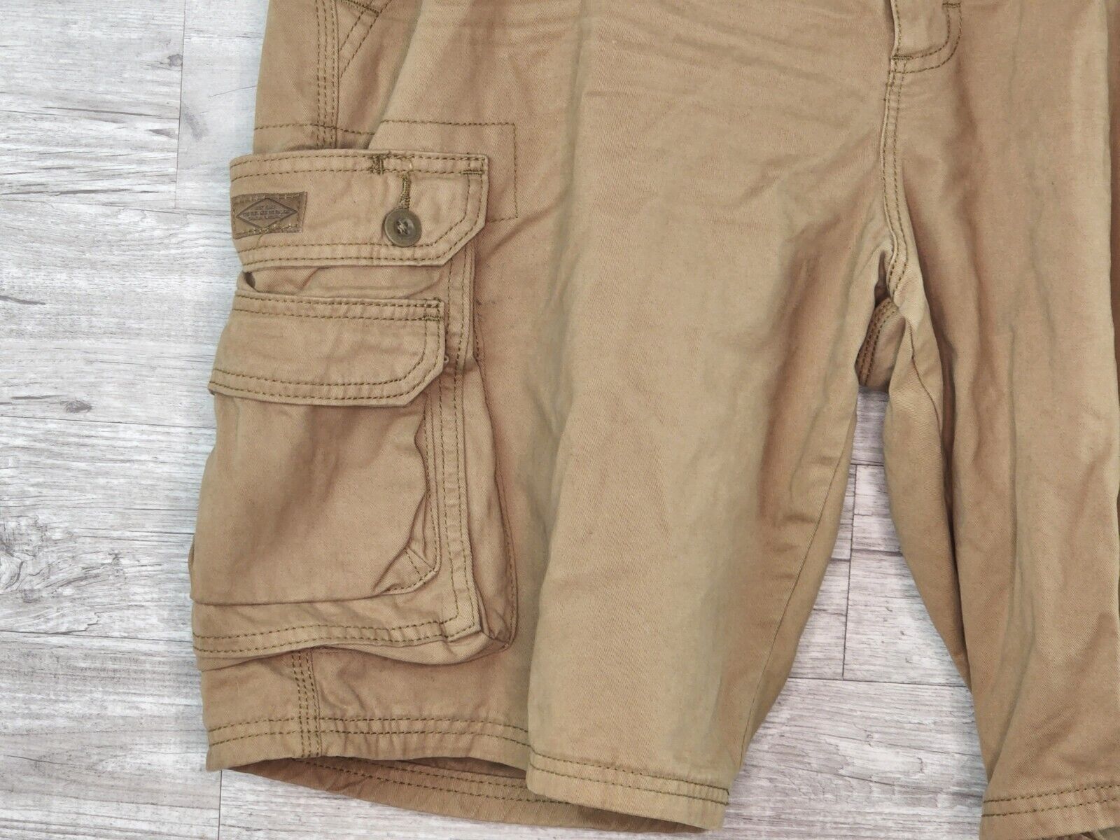 Lee Men's Preloved Casual 11.5 inch Khaki / Beige Belted Cargo Shorts Size 40