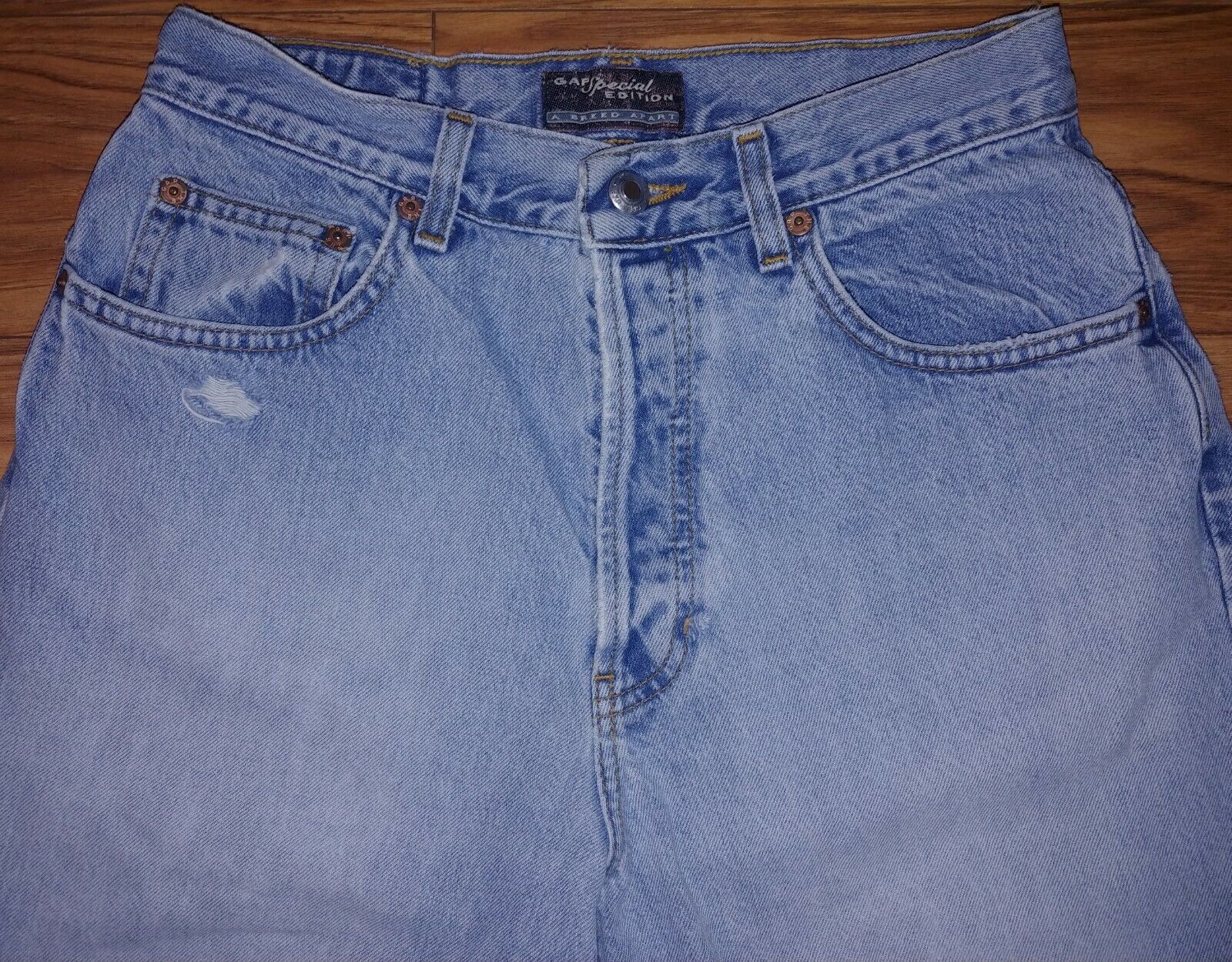 VINTAGE Preloved Gap: A Breed Apart Distressed High Rise 80s & 90s Classic Mom Jeans Size 10