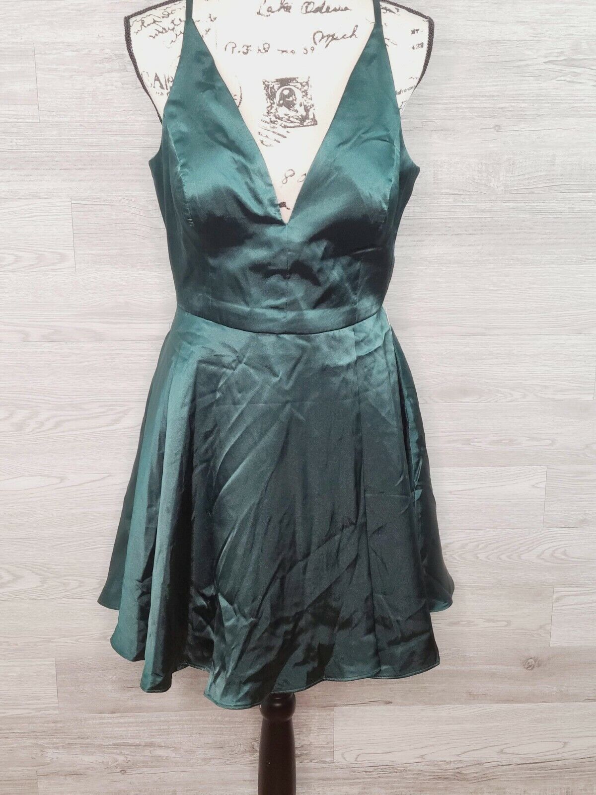 Blondie Nites Juniors' Green Padded V-Neck Lace-up-Back Satin Dress Size 11