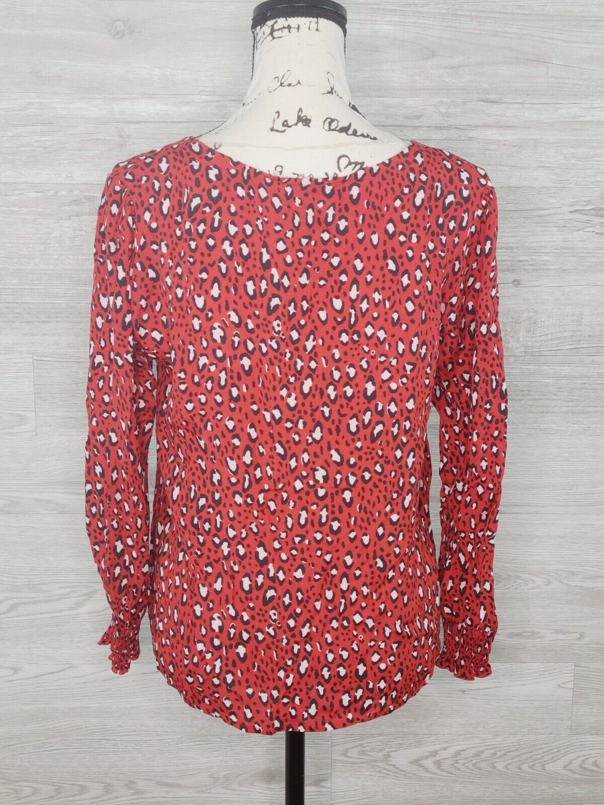 Sanctuary Women's Red V-Neck Button Animal Print Long Sleeve Top Size Small