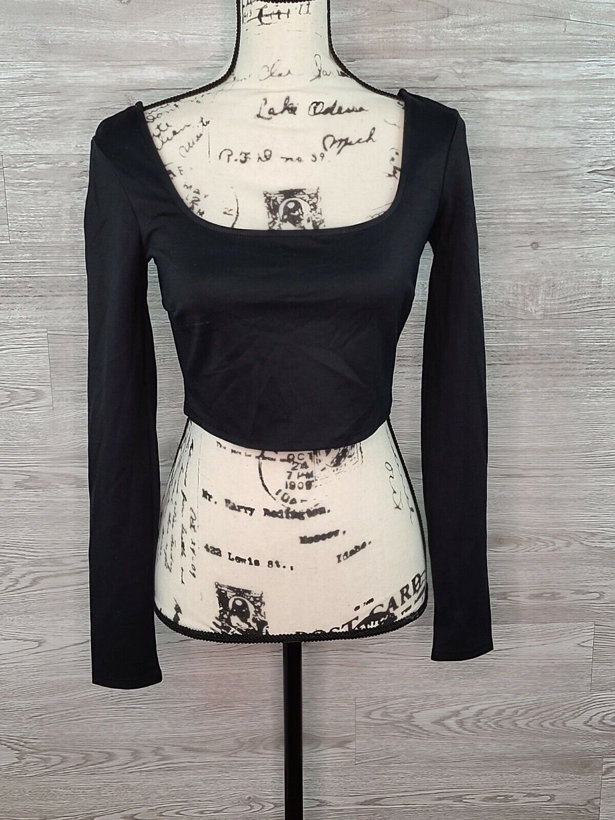 Material Girl Women's Black Long Sleeve Square Neck Crop Top Size Medium