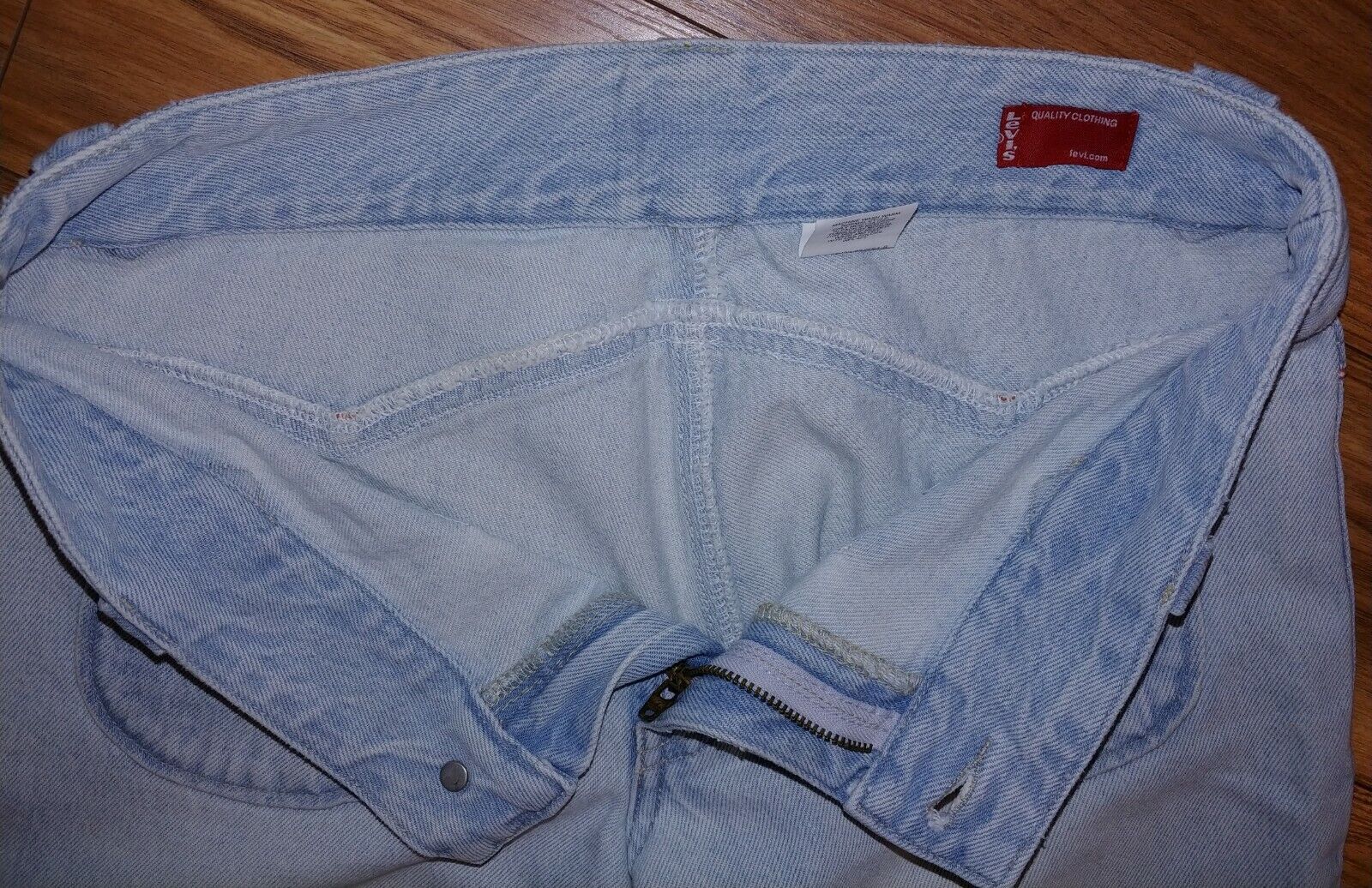 Vintage 90s Preloved Levis Juniors Light Wash Cherry Snaps Crop Denim Capri Jeans Size 5