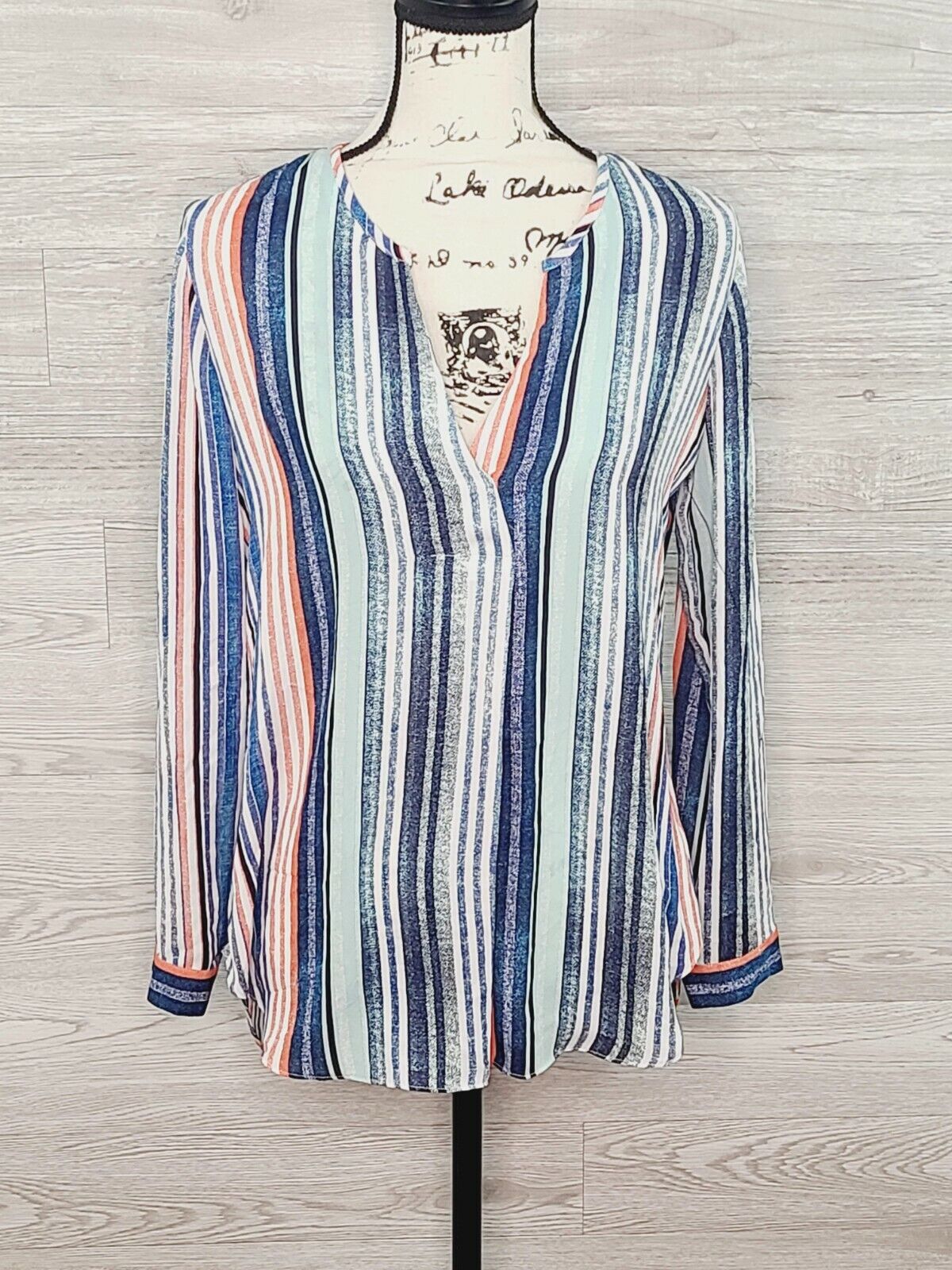 Vince Camuto Women's Ivory Multi-Color Striped Long Sleeve V-Neck Top Size XS