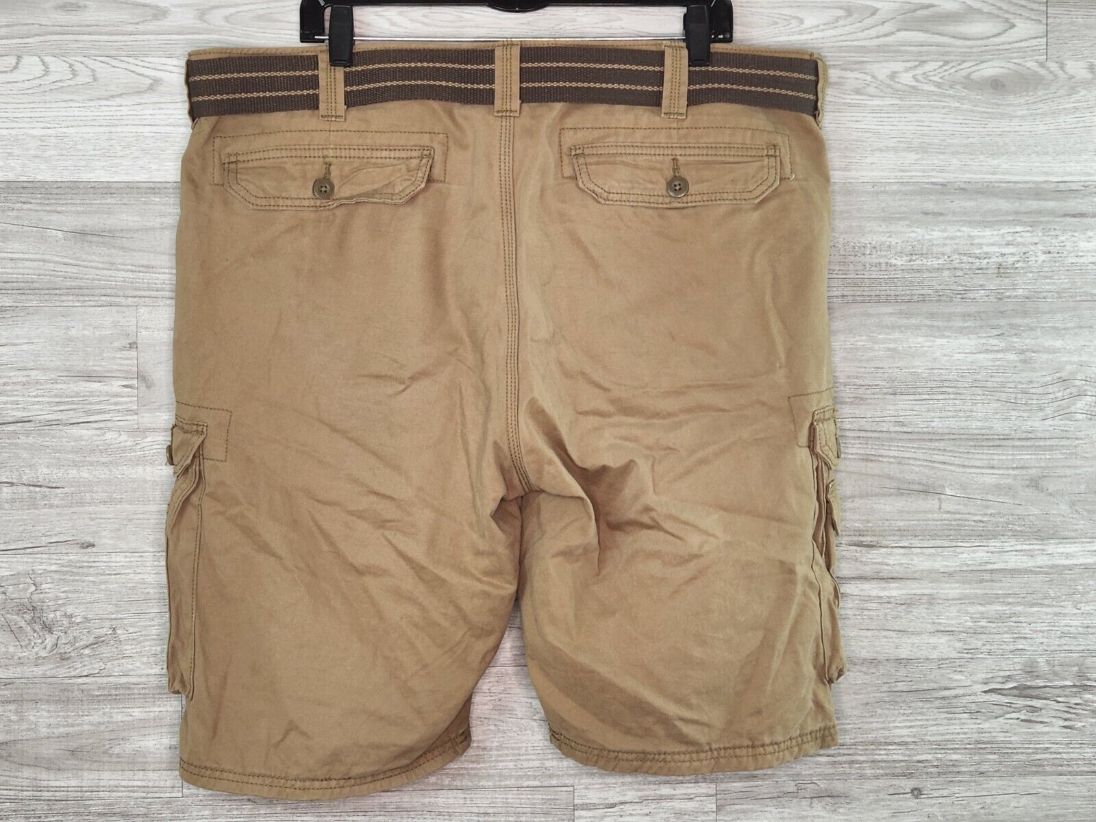 Lee Men's Preloved Casual 11.5 inch Khaki / Beige Belted Cargo Shorts Size 40