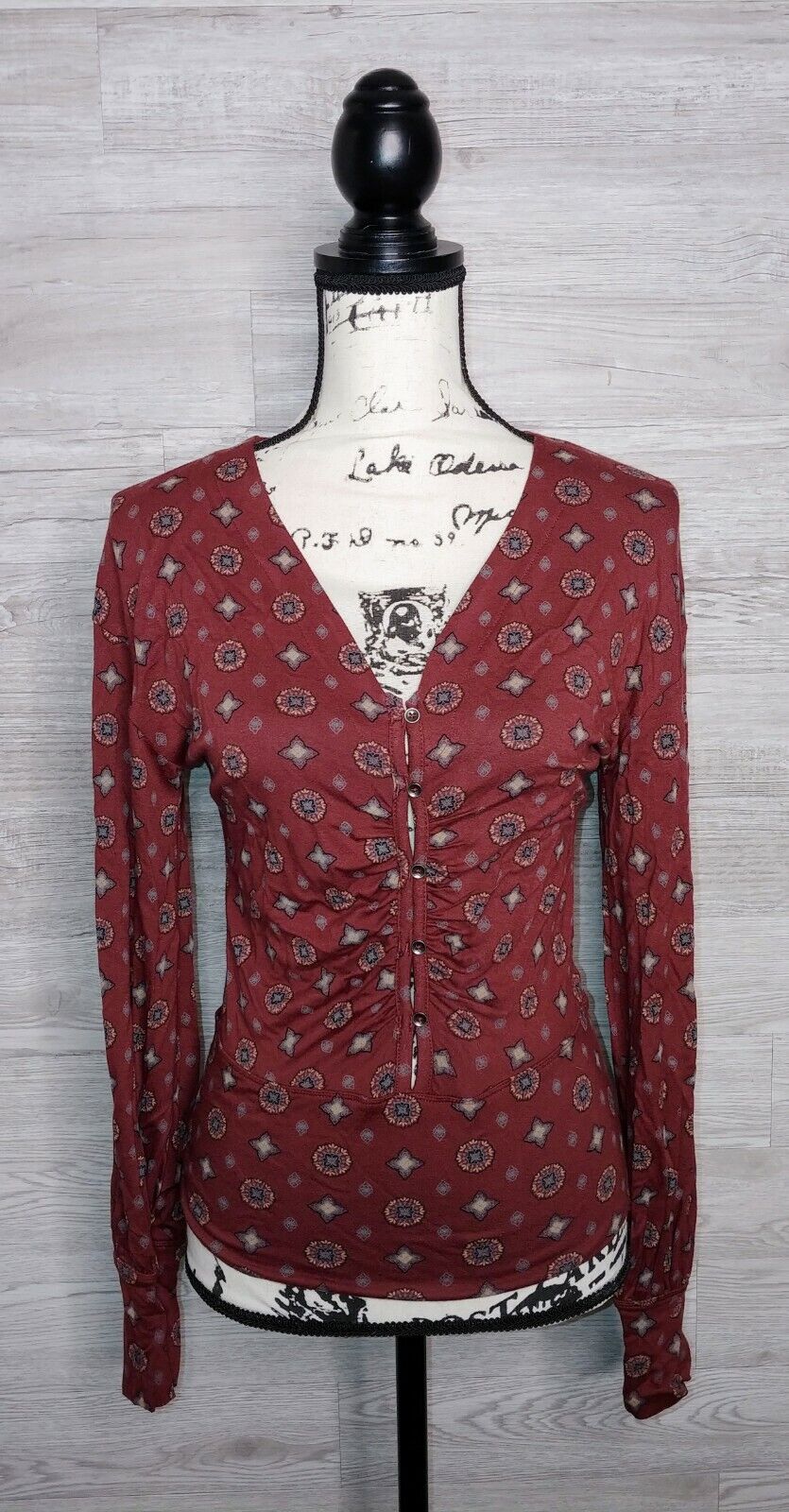 BKE Boutique Buckle Black Rum Raisin Modern V-Neck Button Down Blouse Size Small