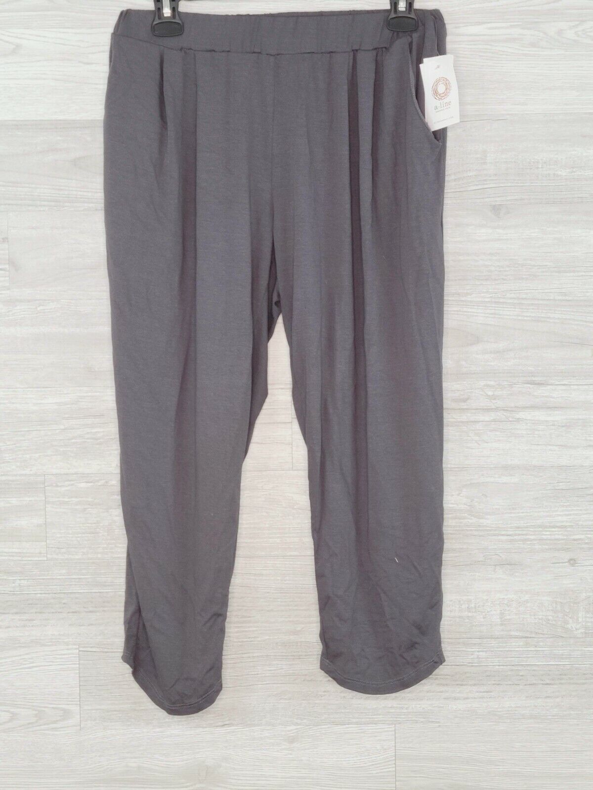 Always a. Line Hawaii Women's Gray Casual Stretch Capri Pants Size Medium