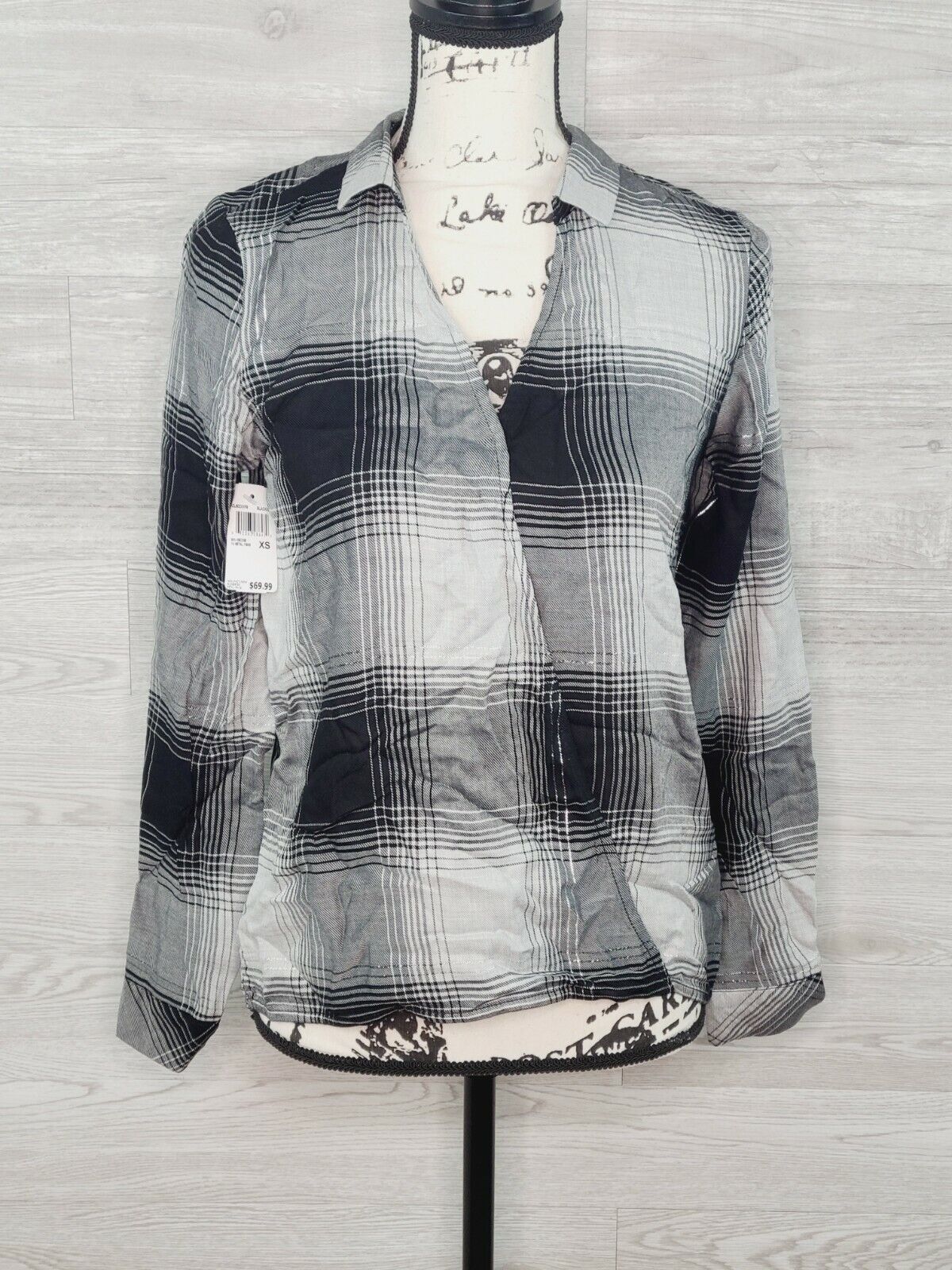 Numero Women's Gray and Black Plaid Crossover V-Neck Long Sleeve Top Size XS