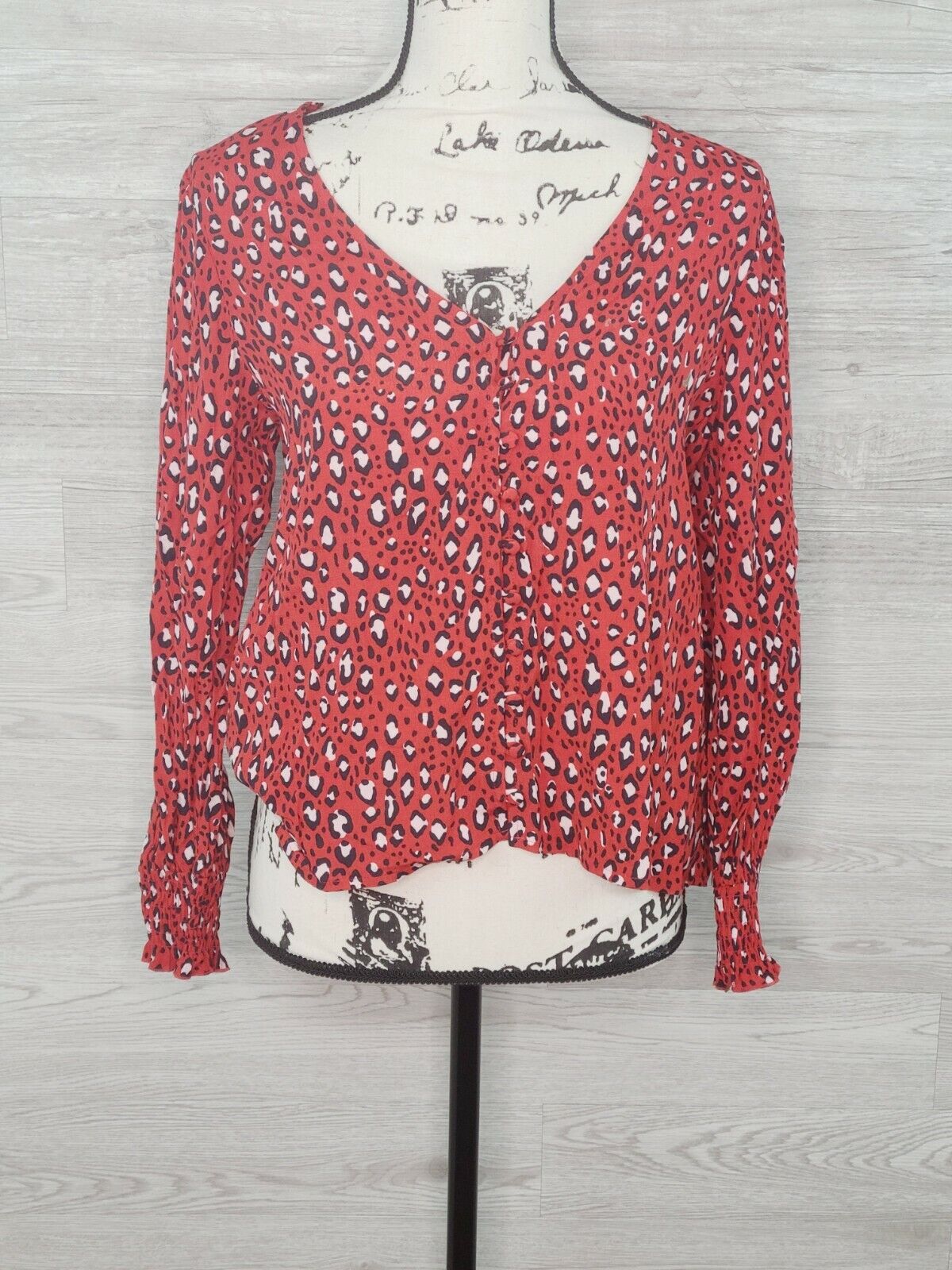 Sanctuary Women's Red V-Neck Button Animal Print Long Sleeve Top Size Small