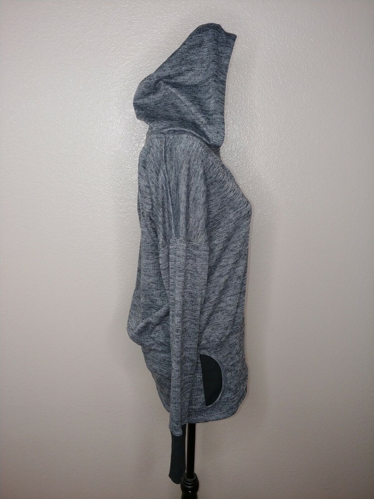 Athleta Preloved Batwing and Robin Marled Grey Athleisure Hooded Long Sleeve Shirt Size Small