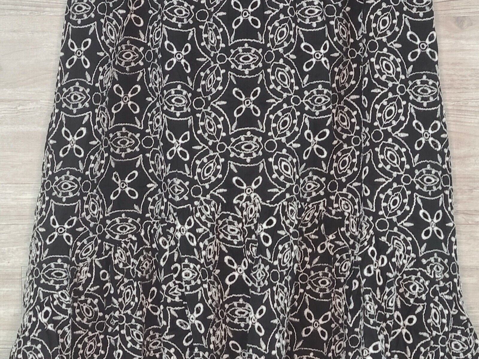 INC Women's Black & White Cotton Eyelet Embroidered Hi-Low Midi Skirt Size XS