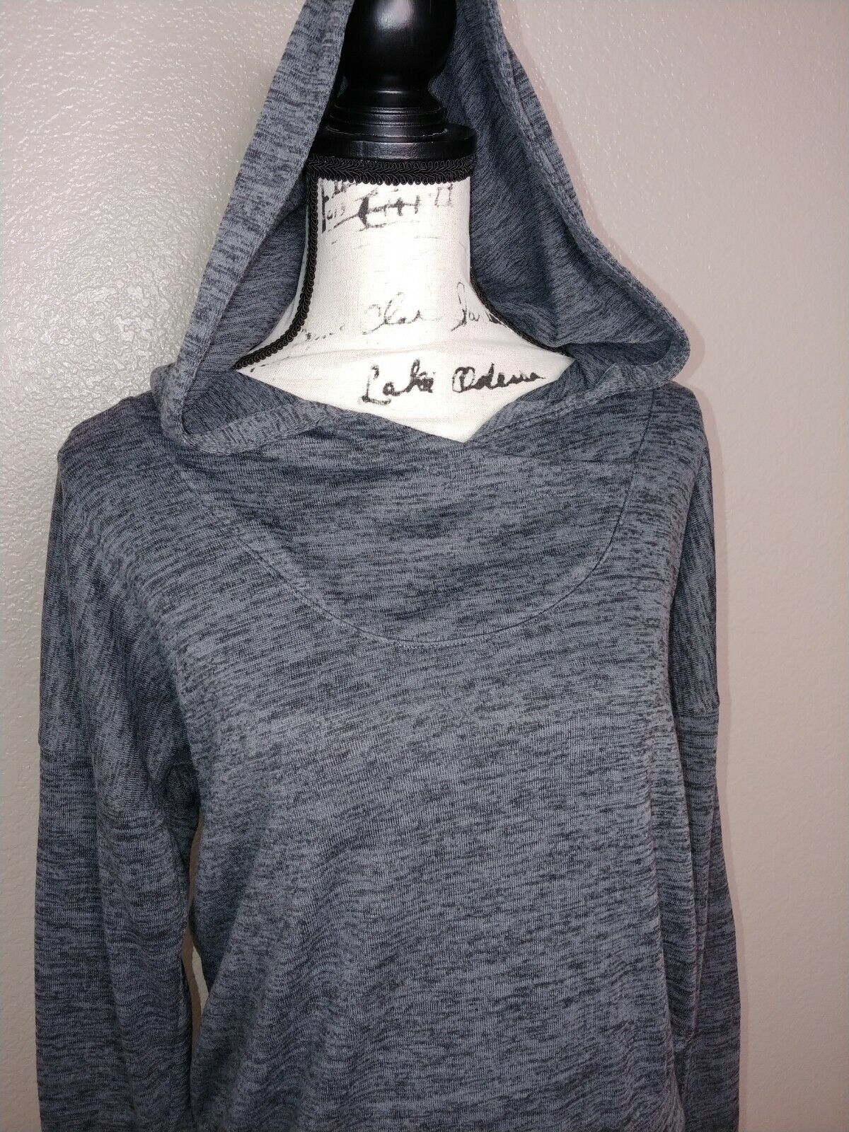 Athleta Preloved Batwing and Robin Marled Grey Athleisure Hooded Long Sleeve Shirt Size Small