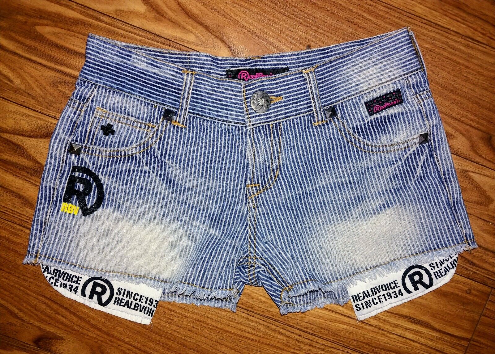 RealBvoice Preloved Women's Pinstripe Distressed Frayed Denim Jean Shorts Size Medium